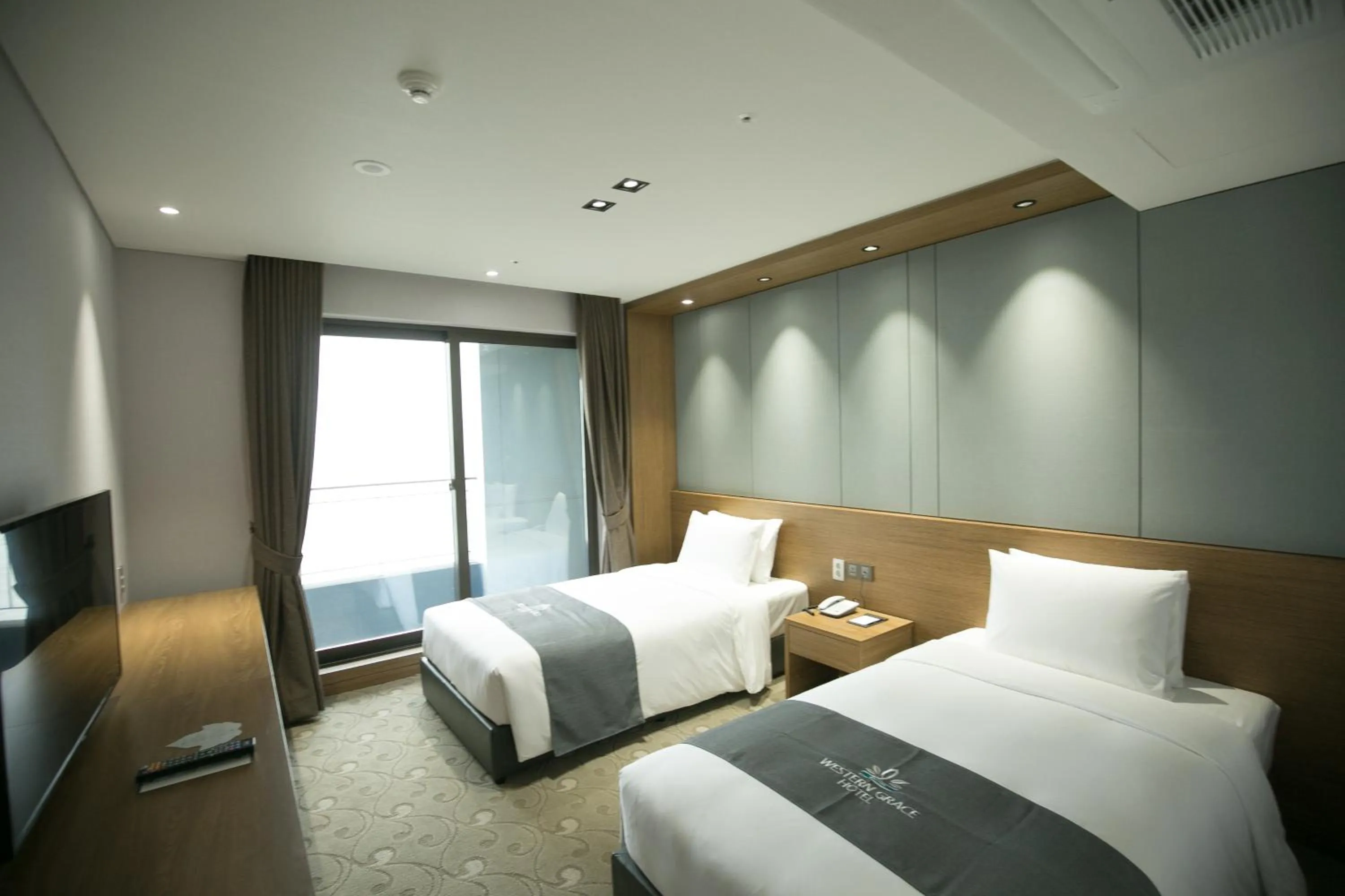 Bed in Western Grace Hotel Incheon