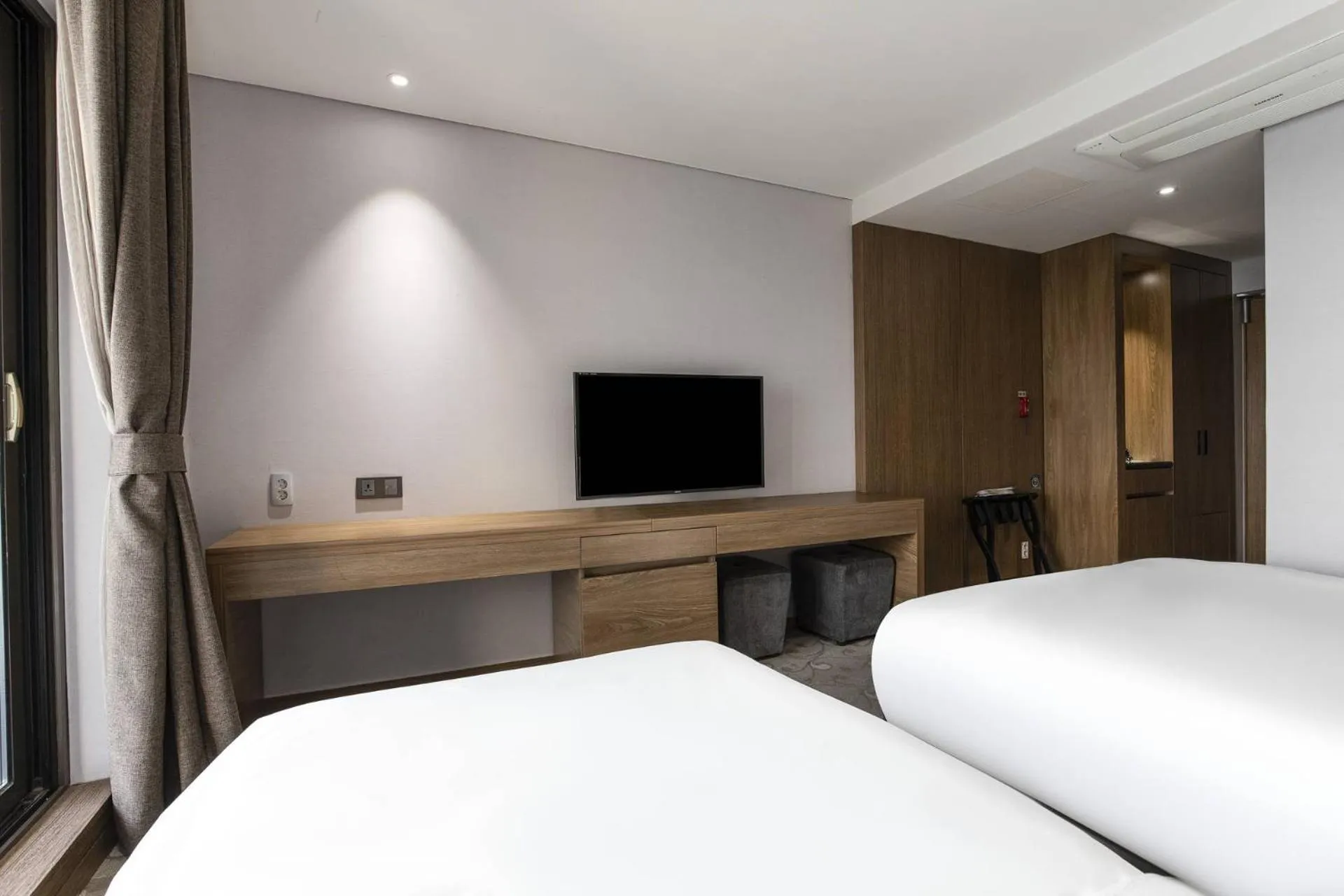 Bed in Western Grace Hotel Incheon