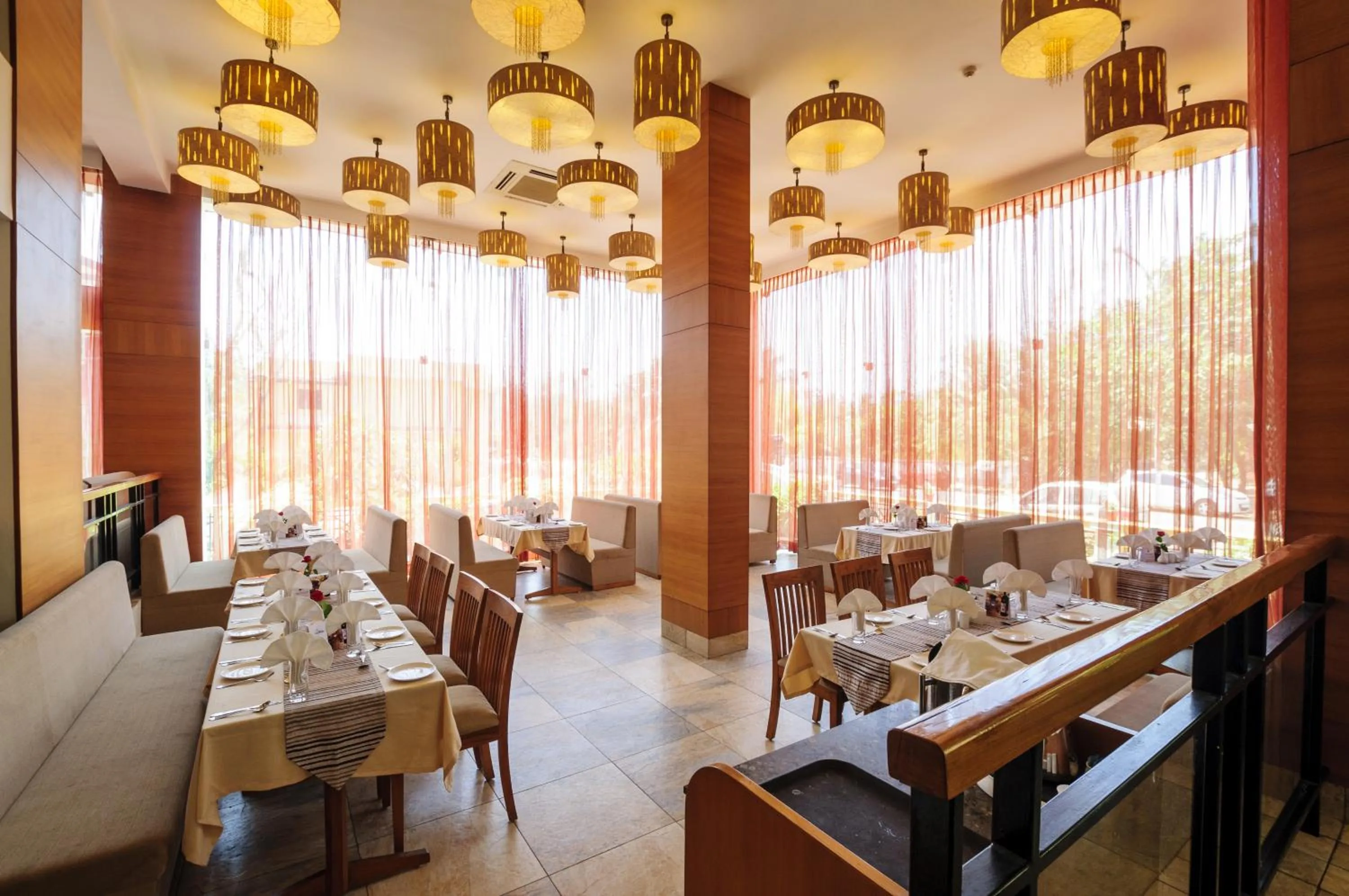 Restaurant/places to eat in Varanda Do Mar