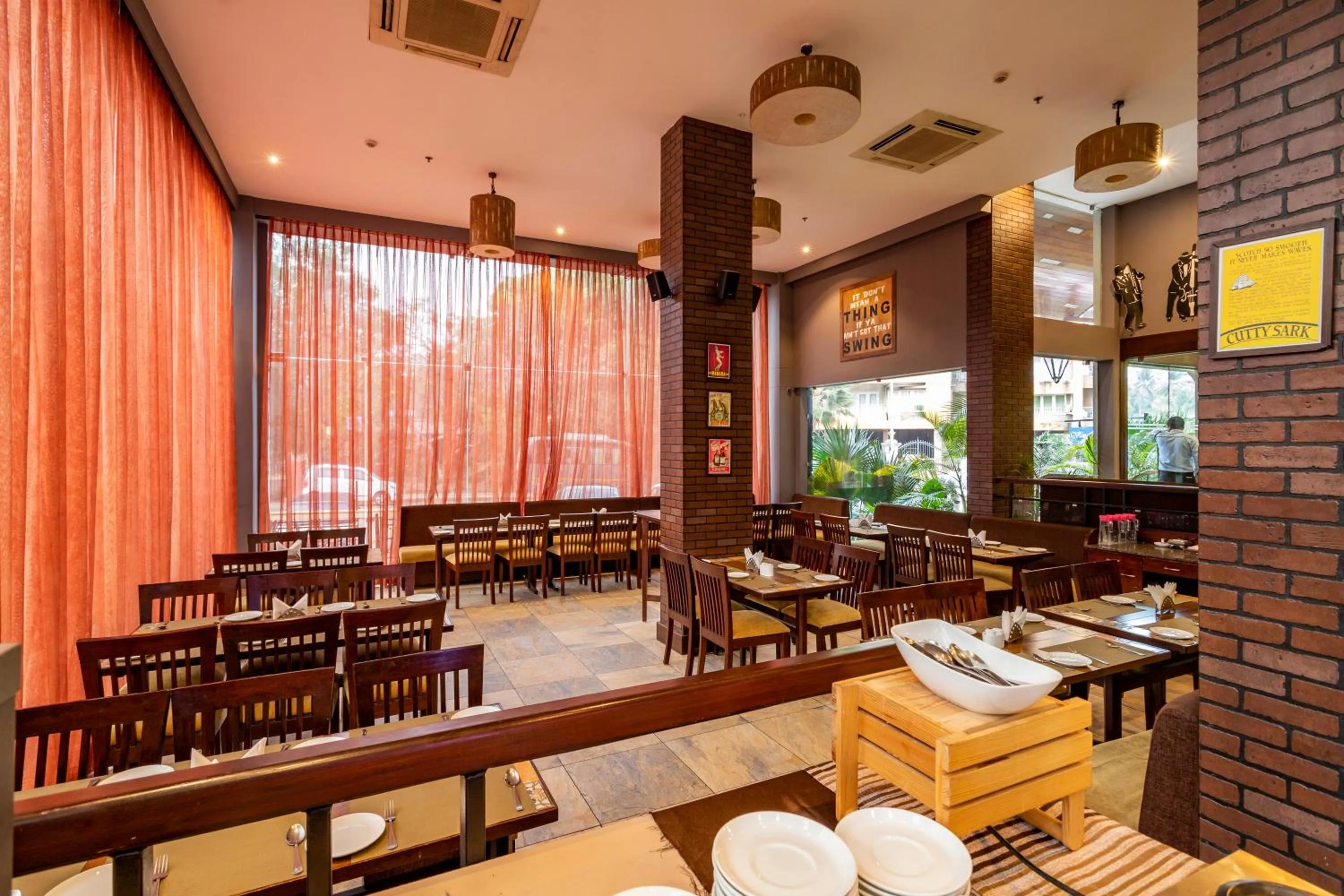 Restaurant/places to eat in Varanda Do Mar