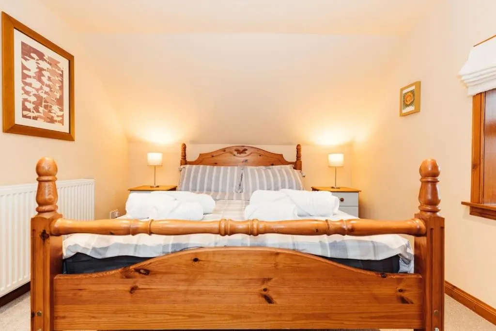 Bedroom, Bed in The Stable at Clauchan Holiday Cottages