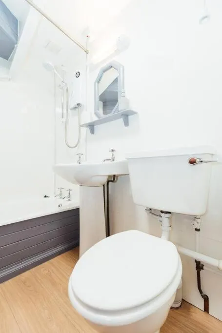 Bathroom in The Stable at Clauchan Holiday Cottages