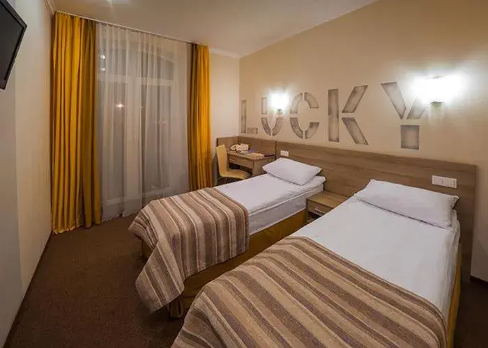 Twin Room with Shower - single occupancy in Raziotel Kyiv (Boryspilska) Twin Room with Shower - single occupancy in Raziotel Kyiv (Boryspilska)