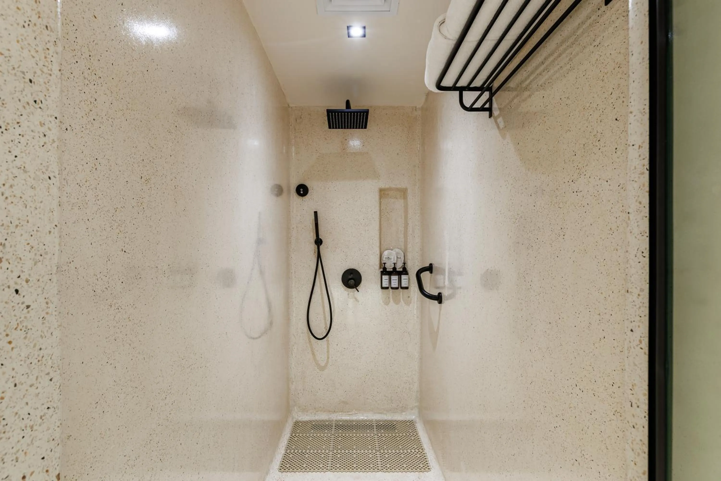 Shower in Sunrise Anjum Resort