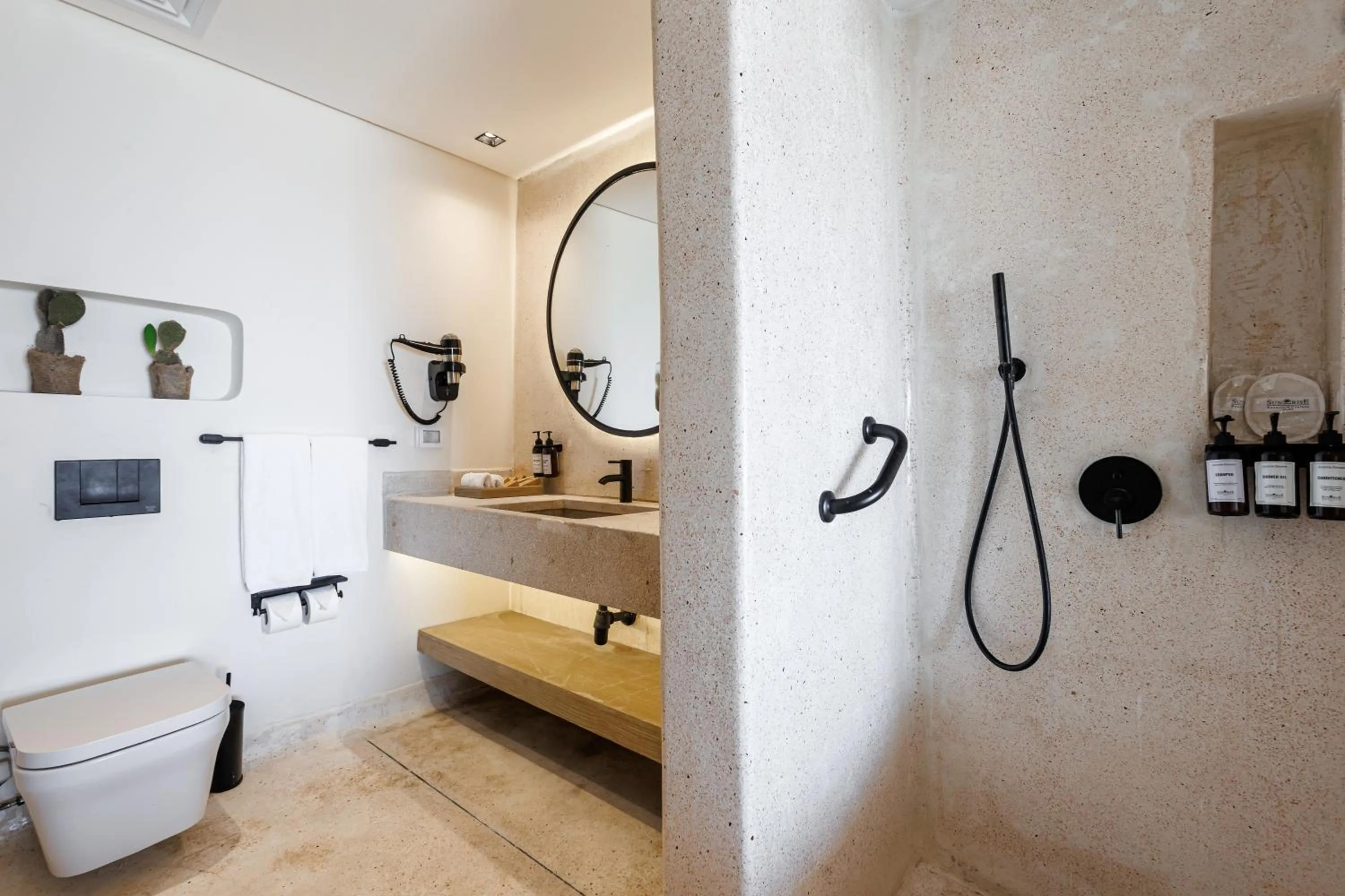 Shower in Sunrise Anjum Resort