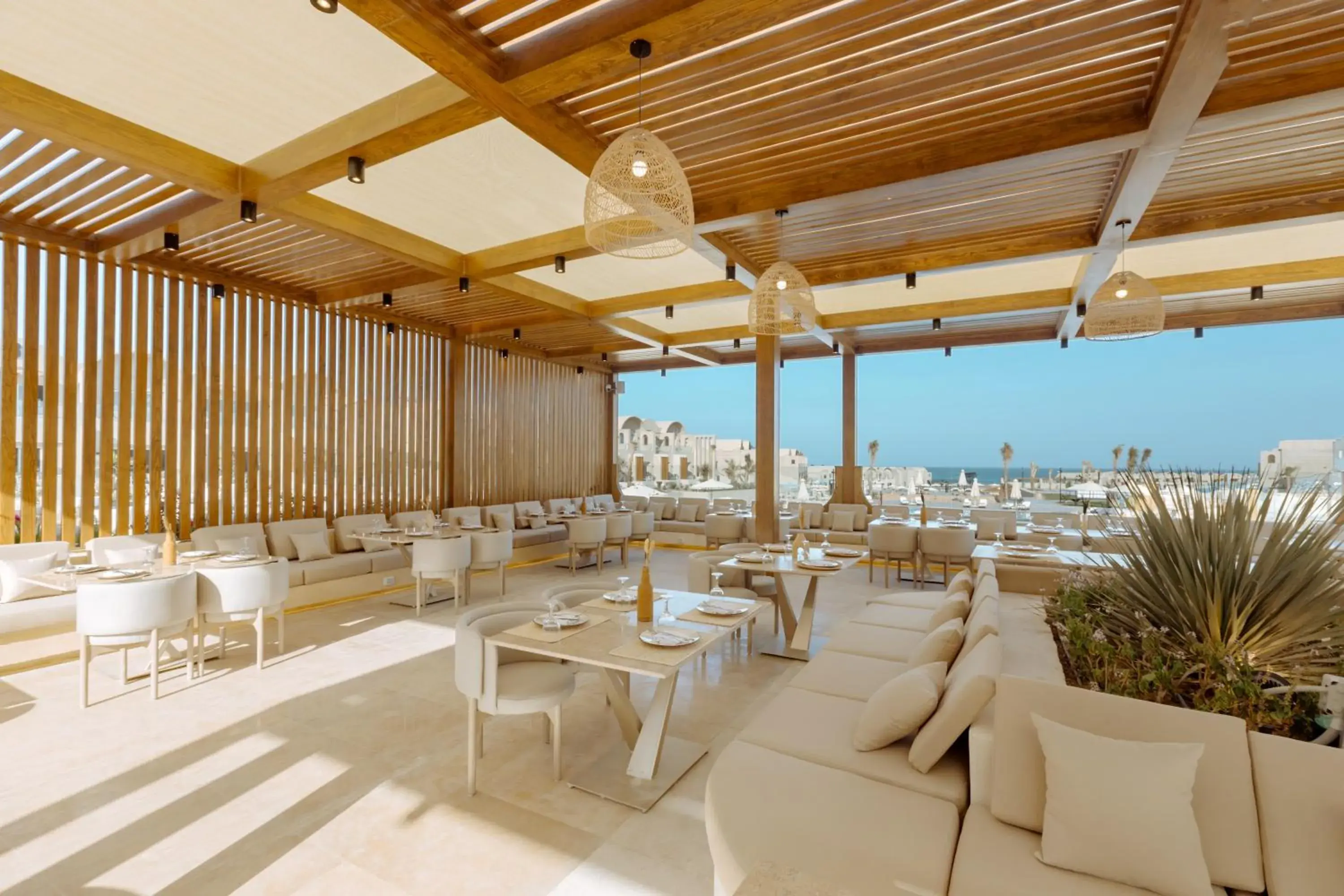 Restaurant/places to eat in Sunrise Anjum Resort Restaurant/places to eat in Sunrise Anjum Resort