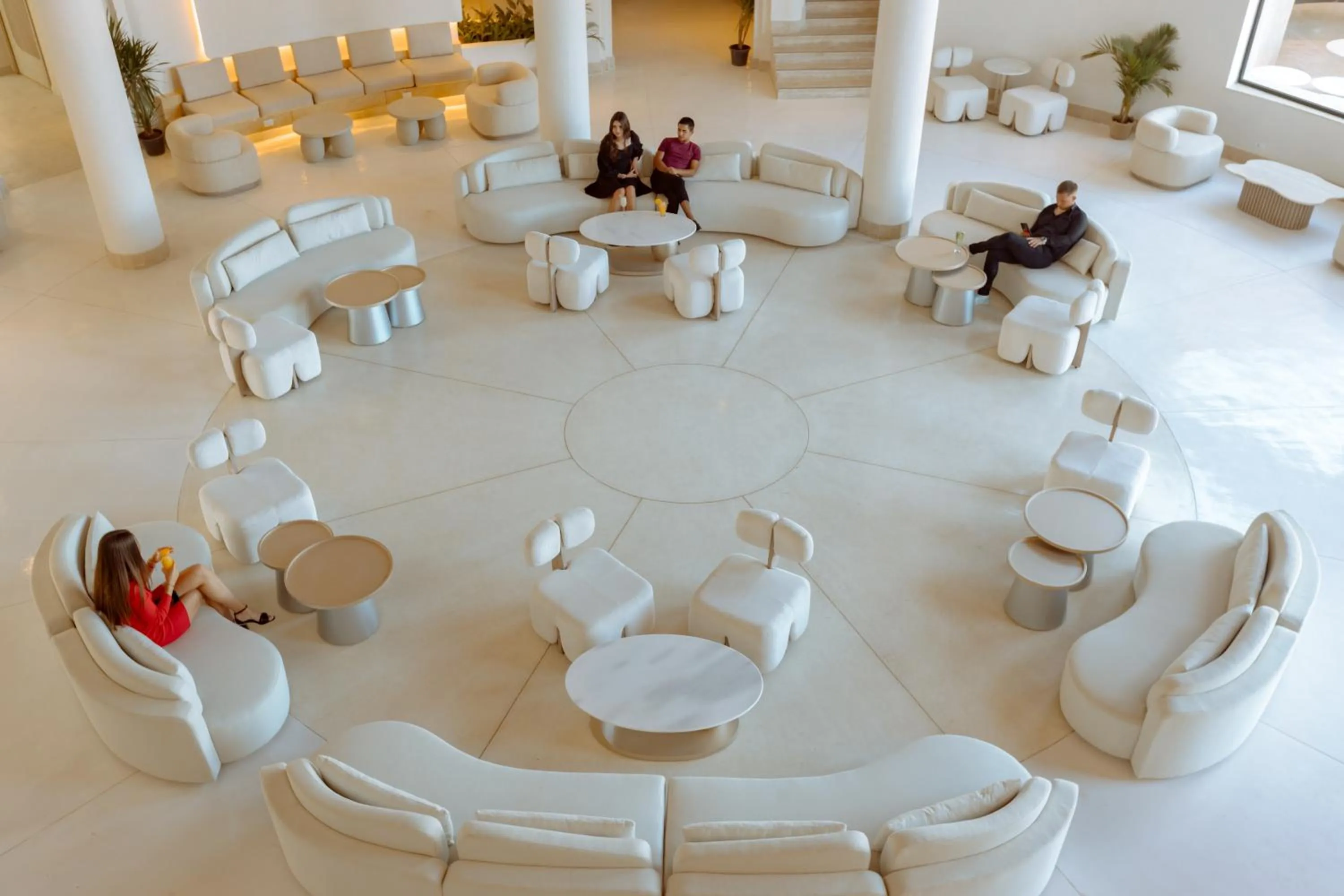 Communal lounge/ TV room in Sunrise Anjum Resort