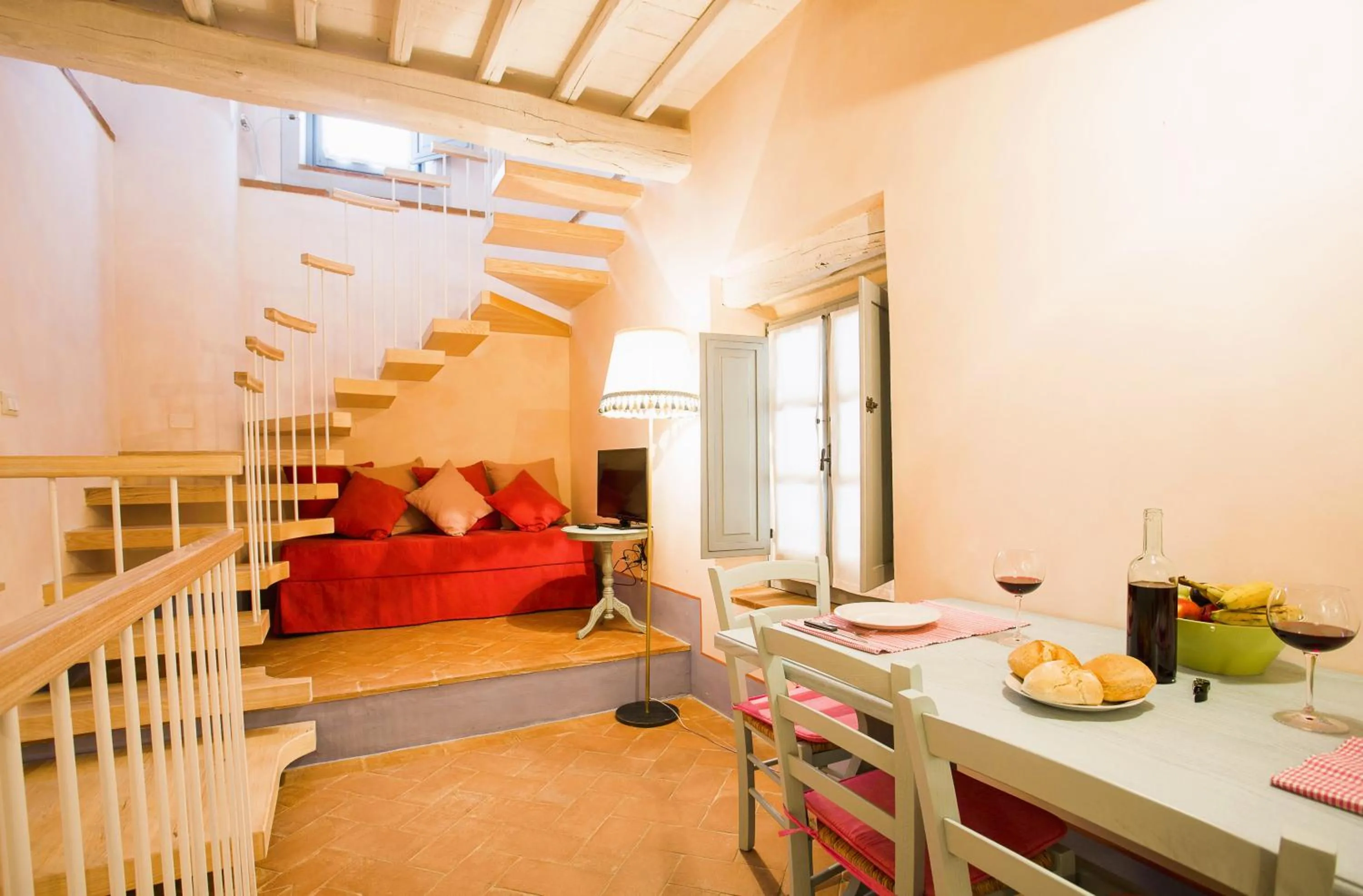 Farmhouse with swimming pool surrounded by greenery just 20 minutes from Arezzo