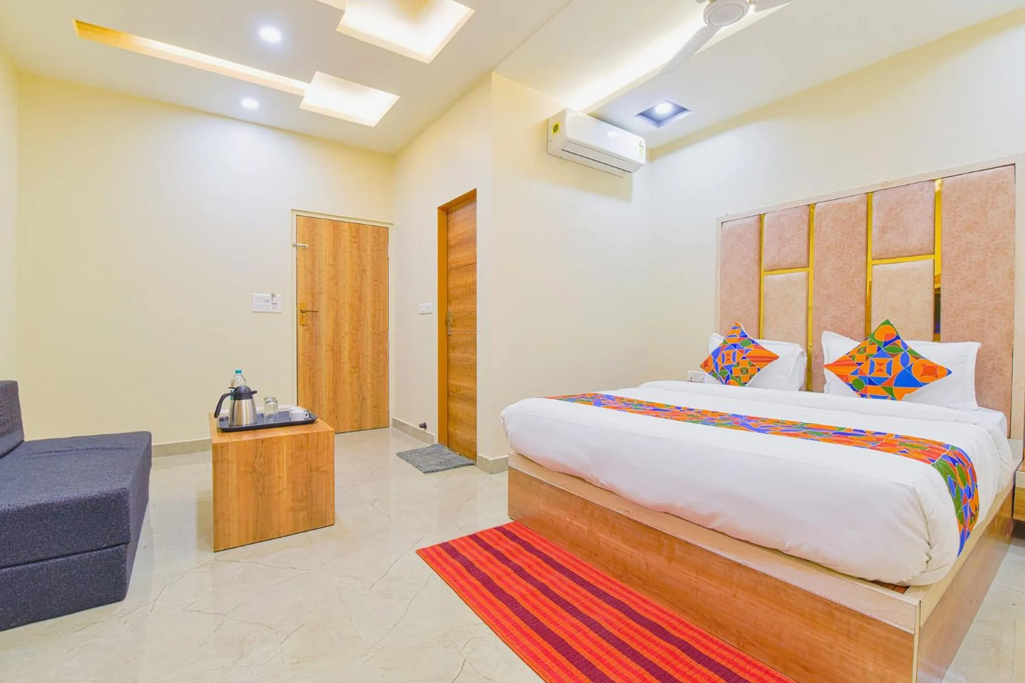 Bed in FabHotel Bohra International