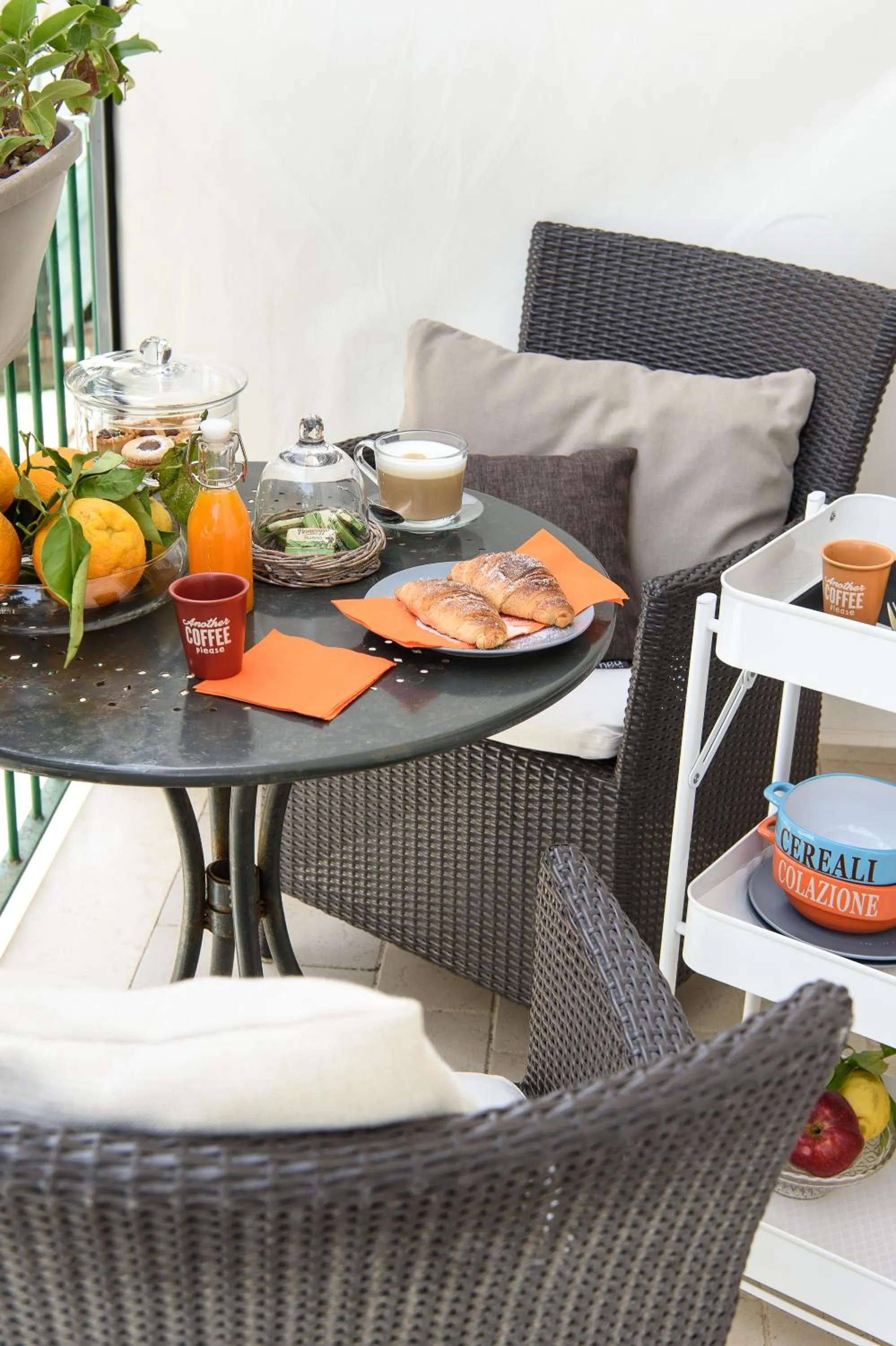 Breakfast in La Maison des Tout le Monde