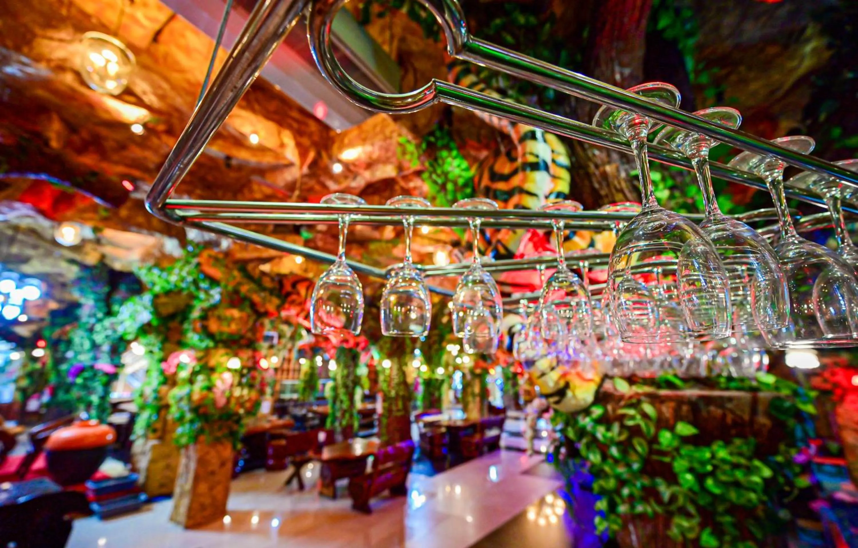 Restaurant/places to eat in Tiger Complex Hotel