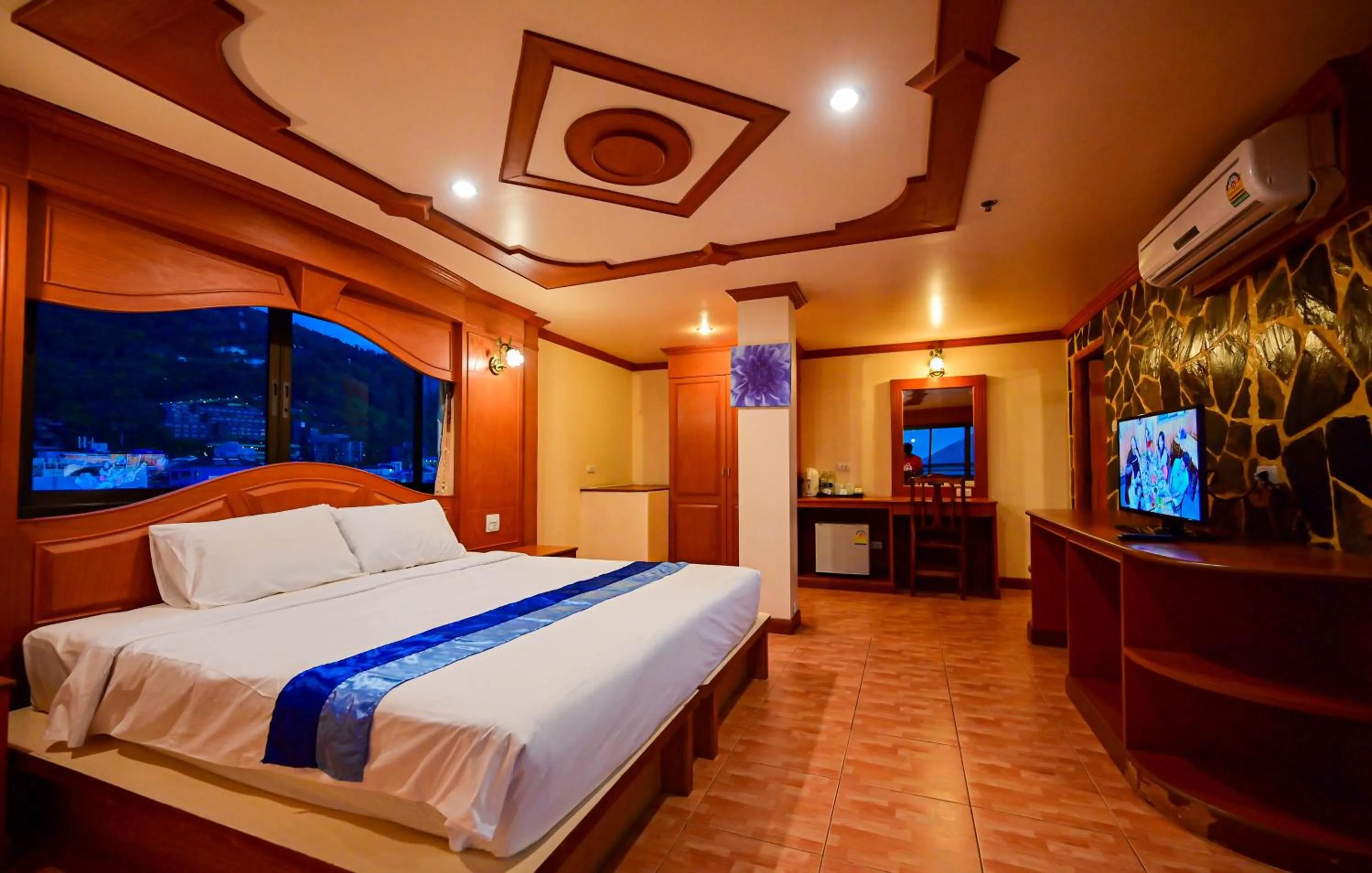 Communal lounge/ TV room, Bed in Tiger Complex Hotel