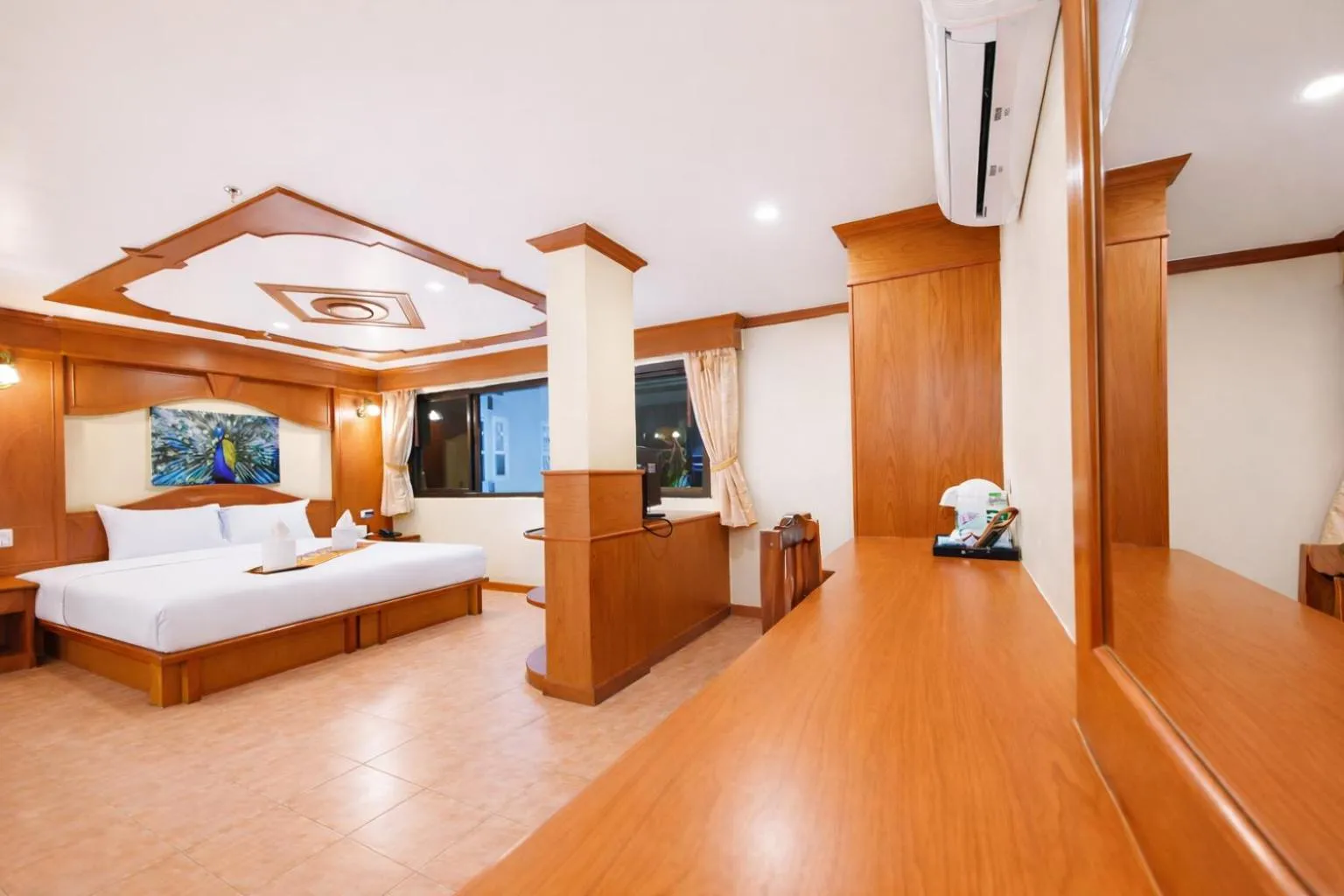 Photo of the whole room, Bed in Tiger Complex Hotel