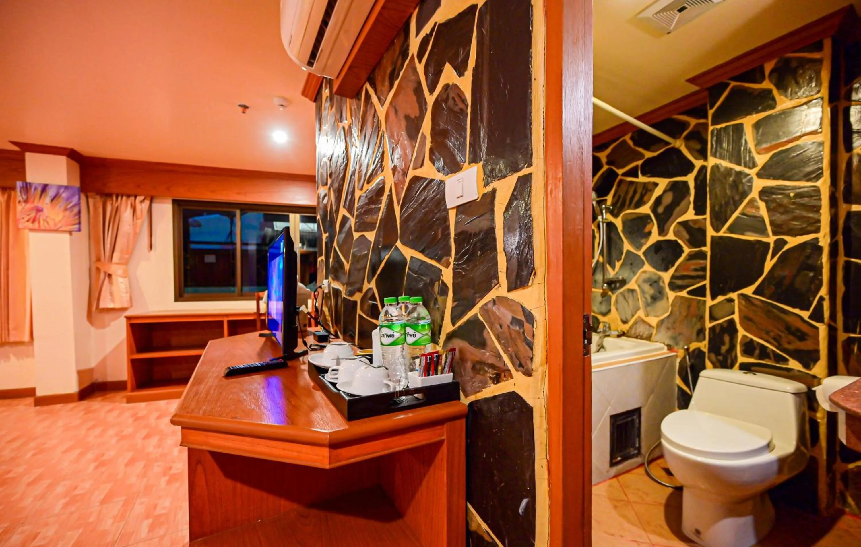 Toilet in Tiger Complex Hotel