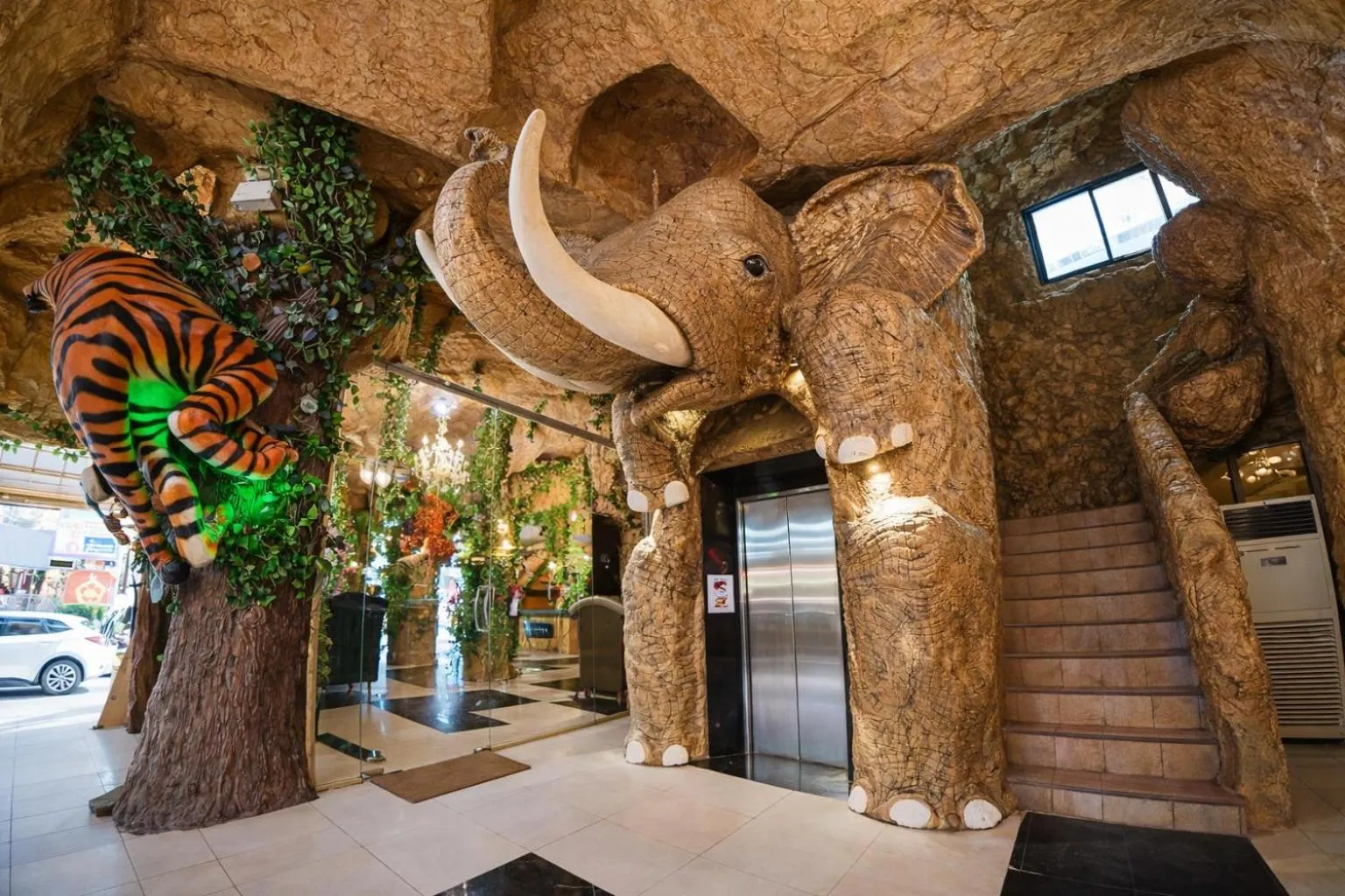 elevator in Tiger Complex Hotel