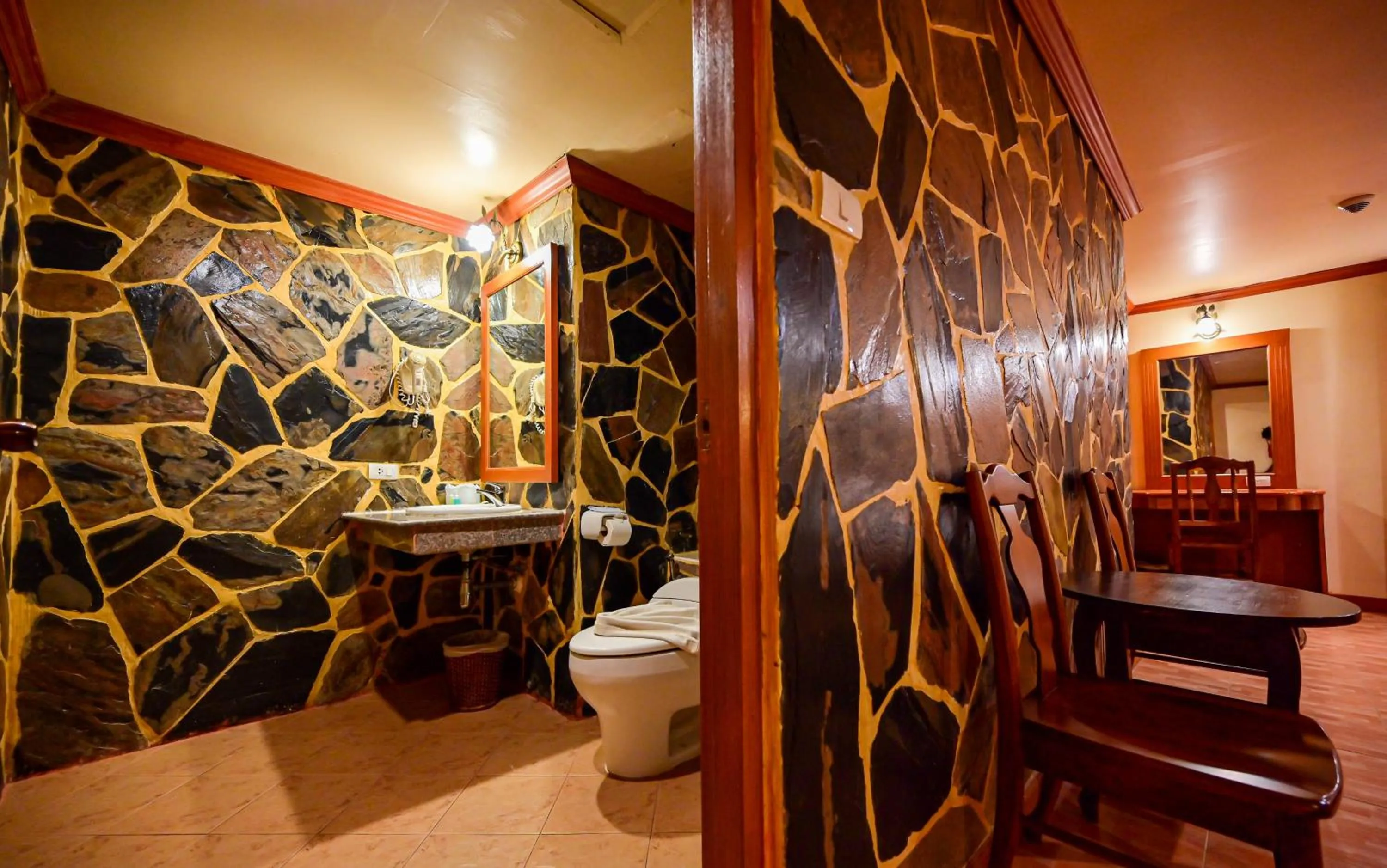 Toilet in Tiger Complex Hotel