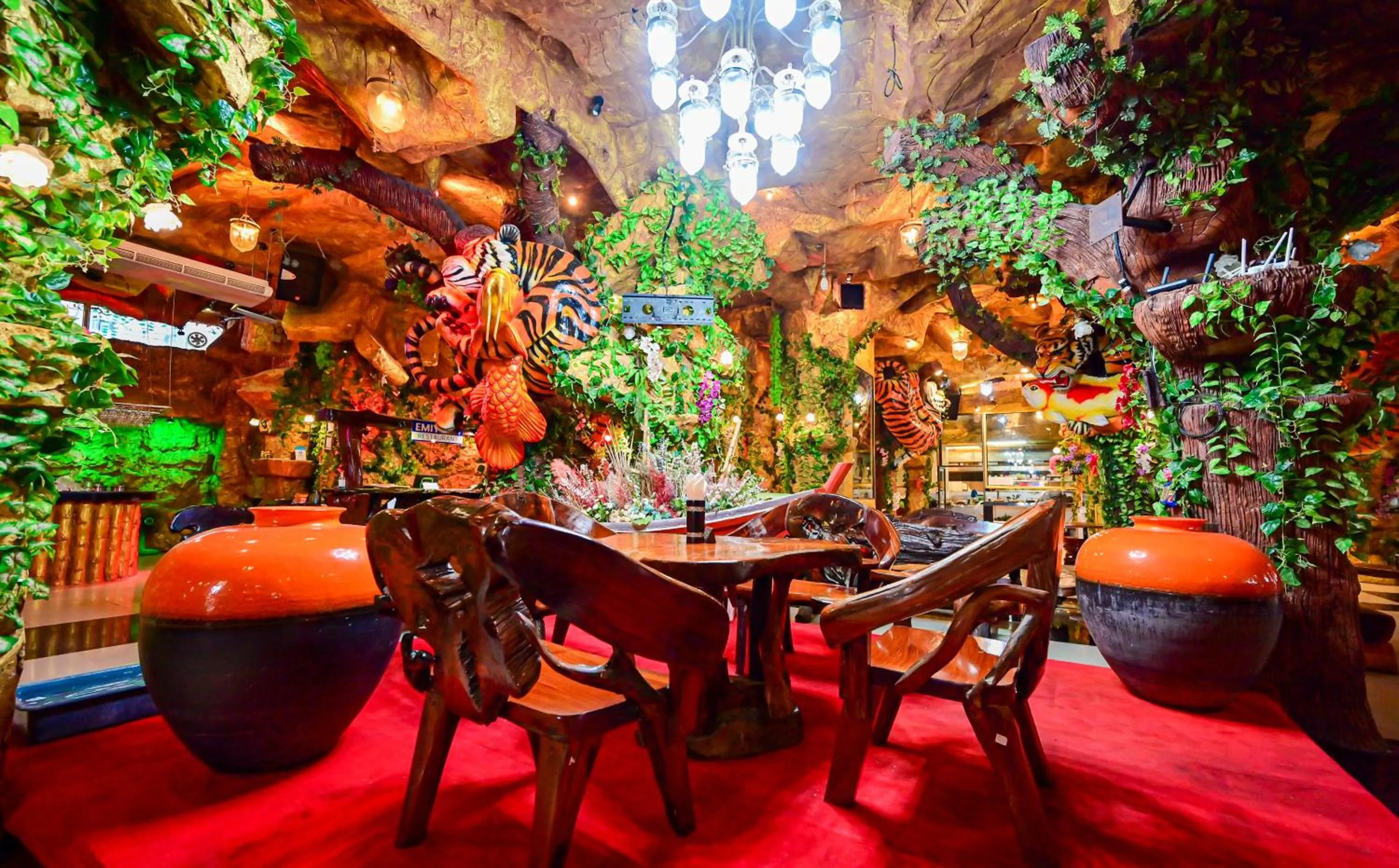 Restaurant/places to eat in Tiger Complex Hotel