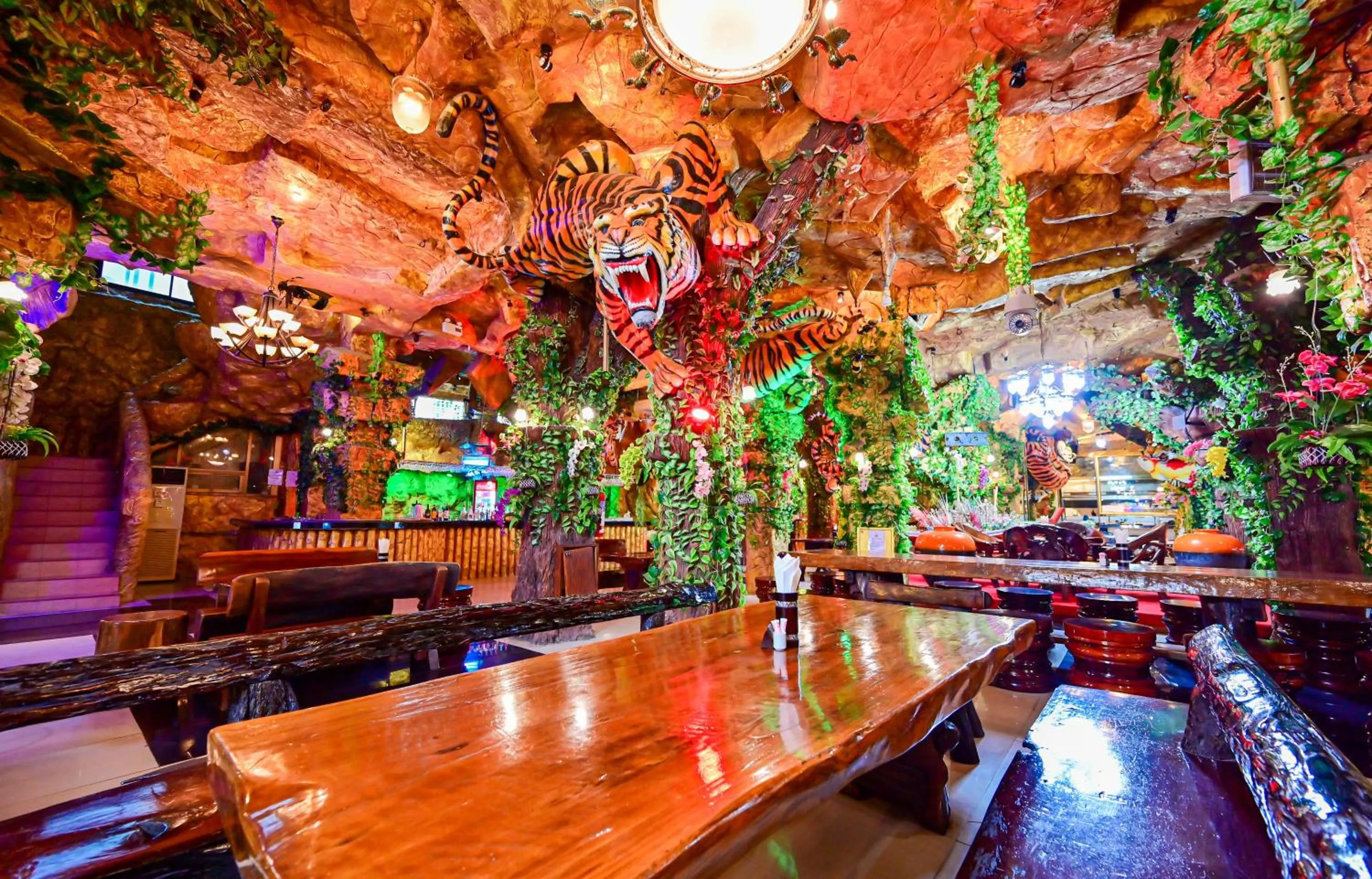 Restaurant/places to eat in Tiger Complex Hotel