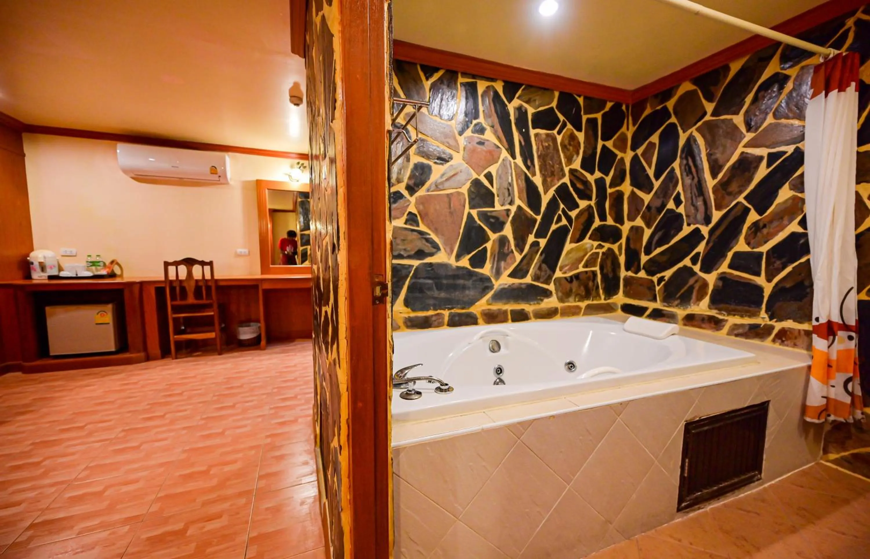 Hot Tub in Tiger Complex Hotel