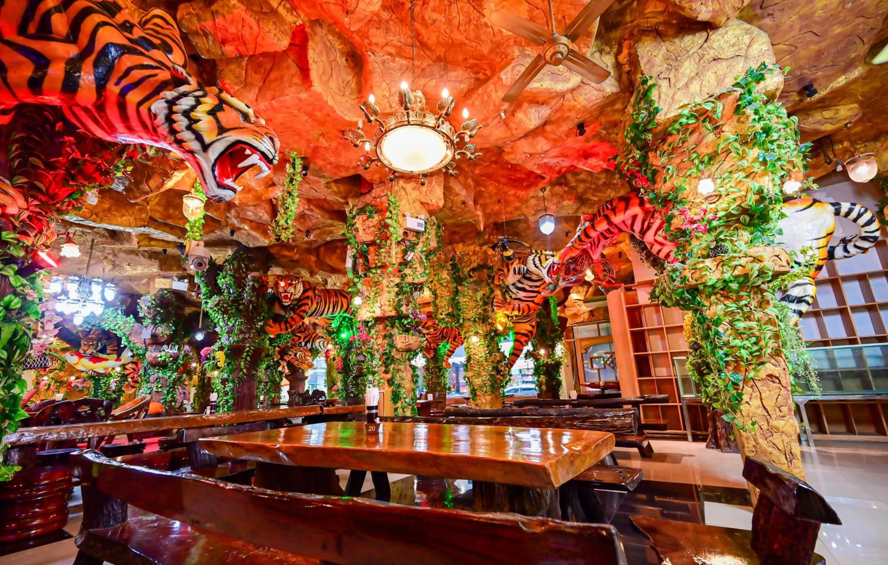 Restaurant/places to eat in Tiger Complex Hotel