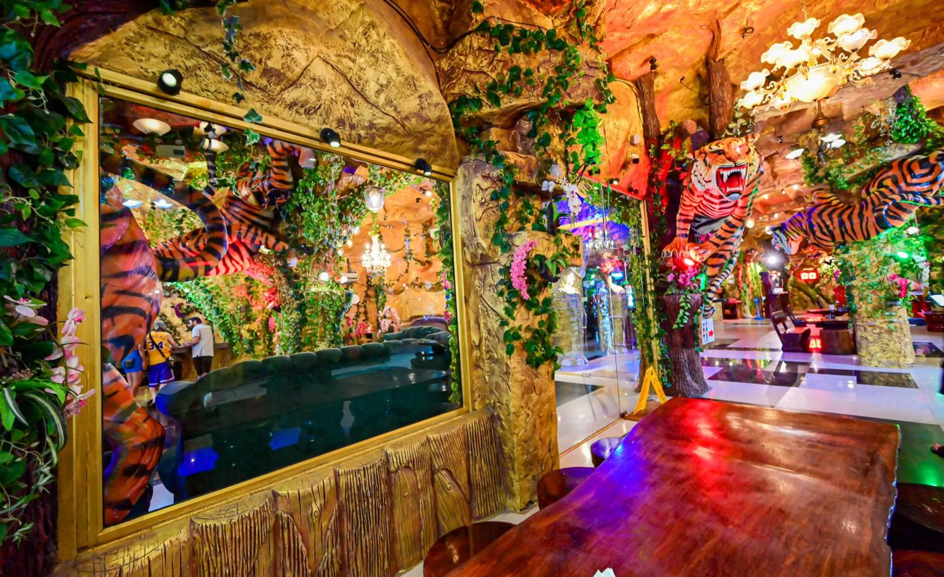 Restaurant/places to eat in Tiger Complex Hotel