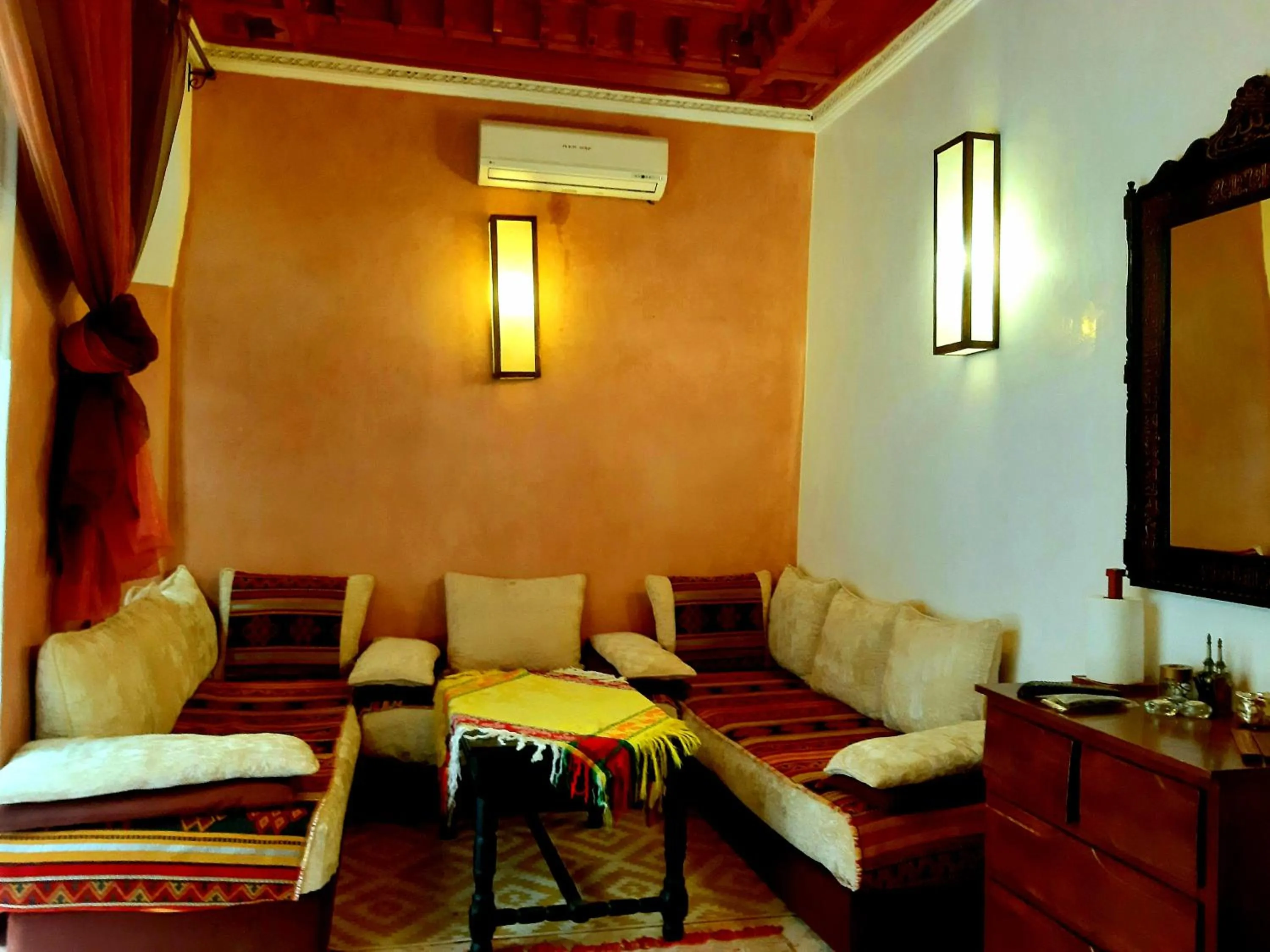 TV and multimedia in Riad Radia