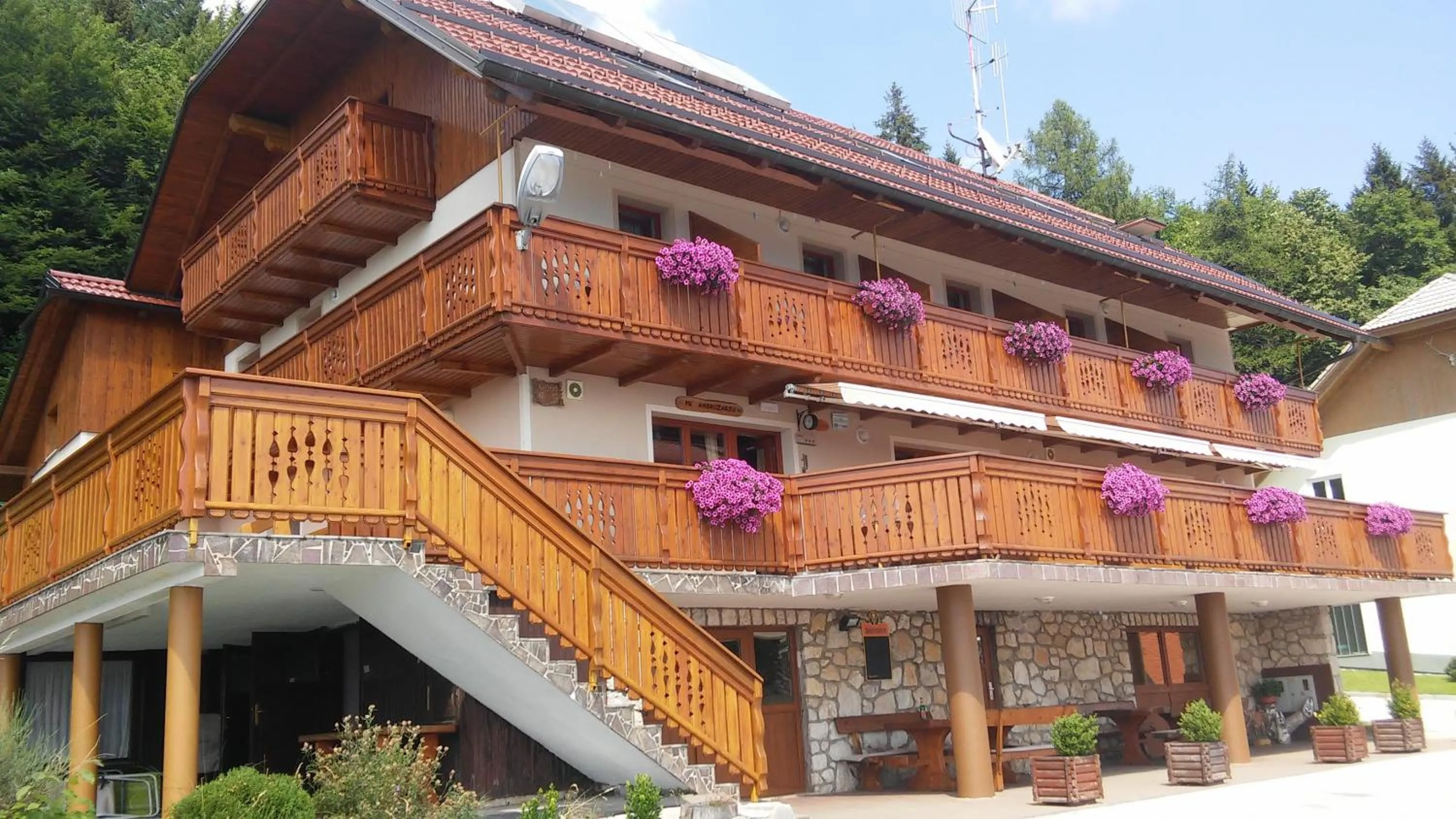 Property building in Guest house Pr Ambružarju & Apartments