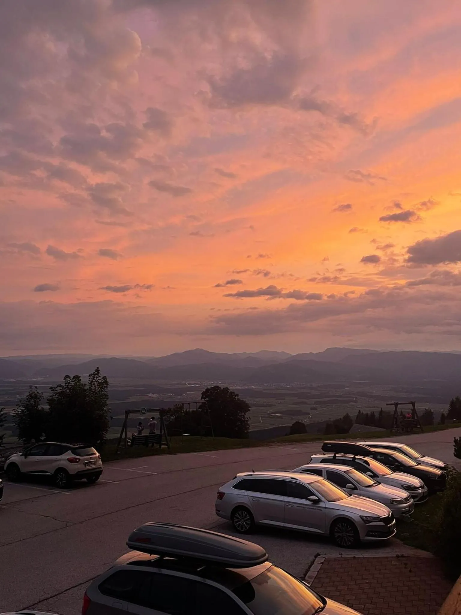Sunset in Guest house Pr Ambružarju & Apartments