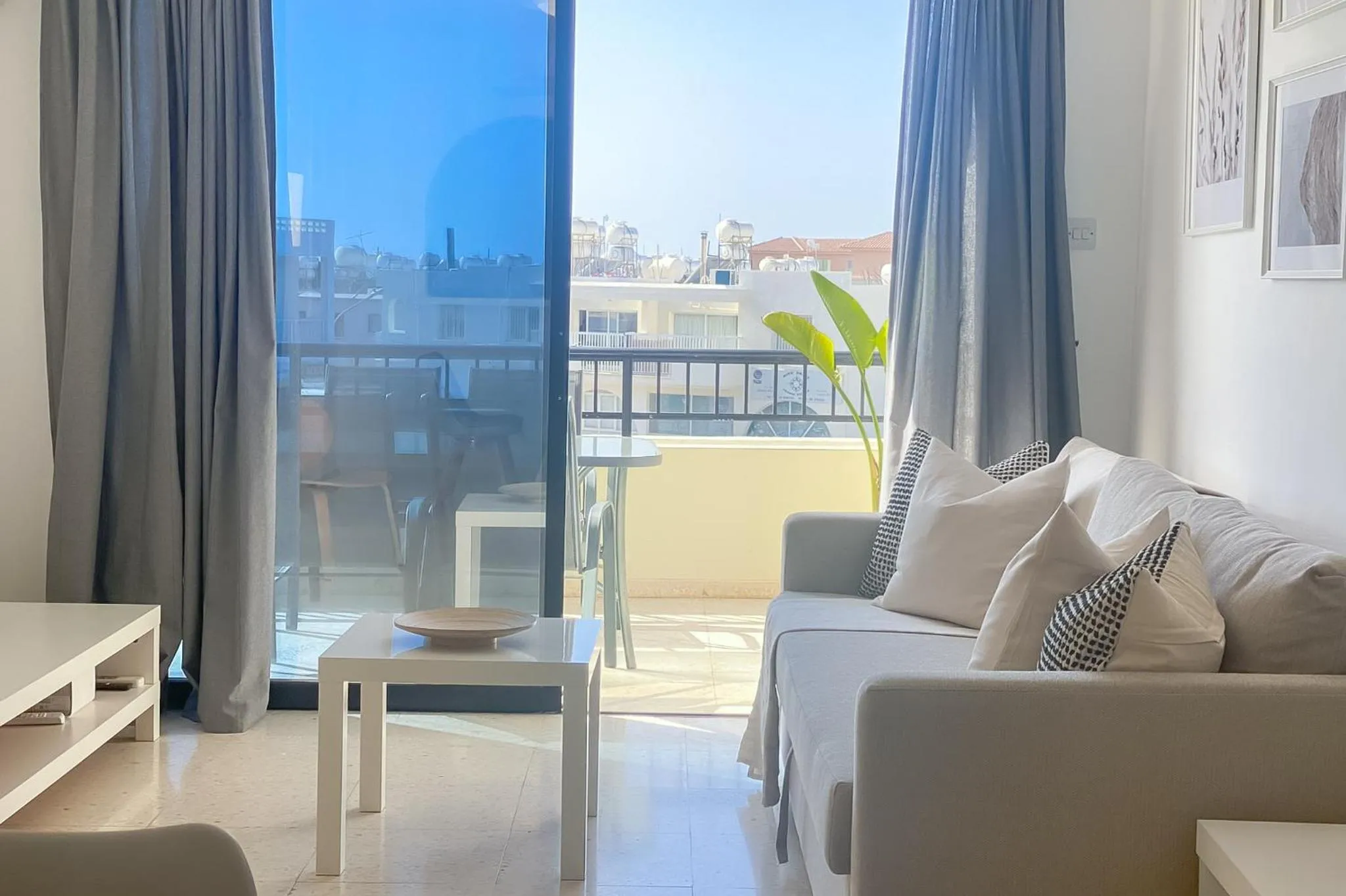 Phaedrus Living: Byzantium Modern City Flat