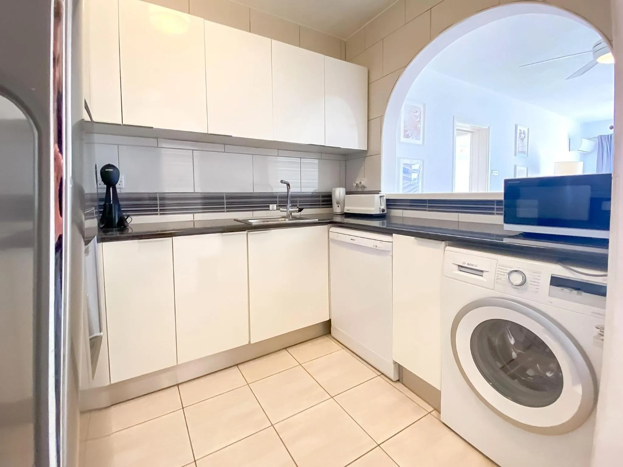 Phaedrus Living: Byzantium Modern City Flat
