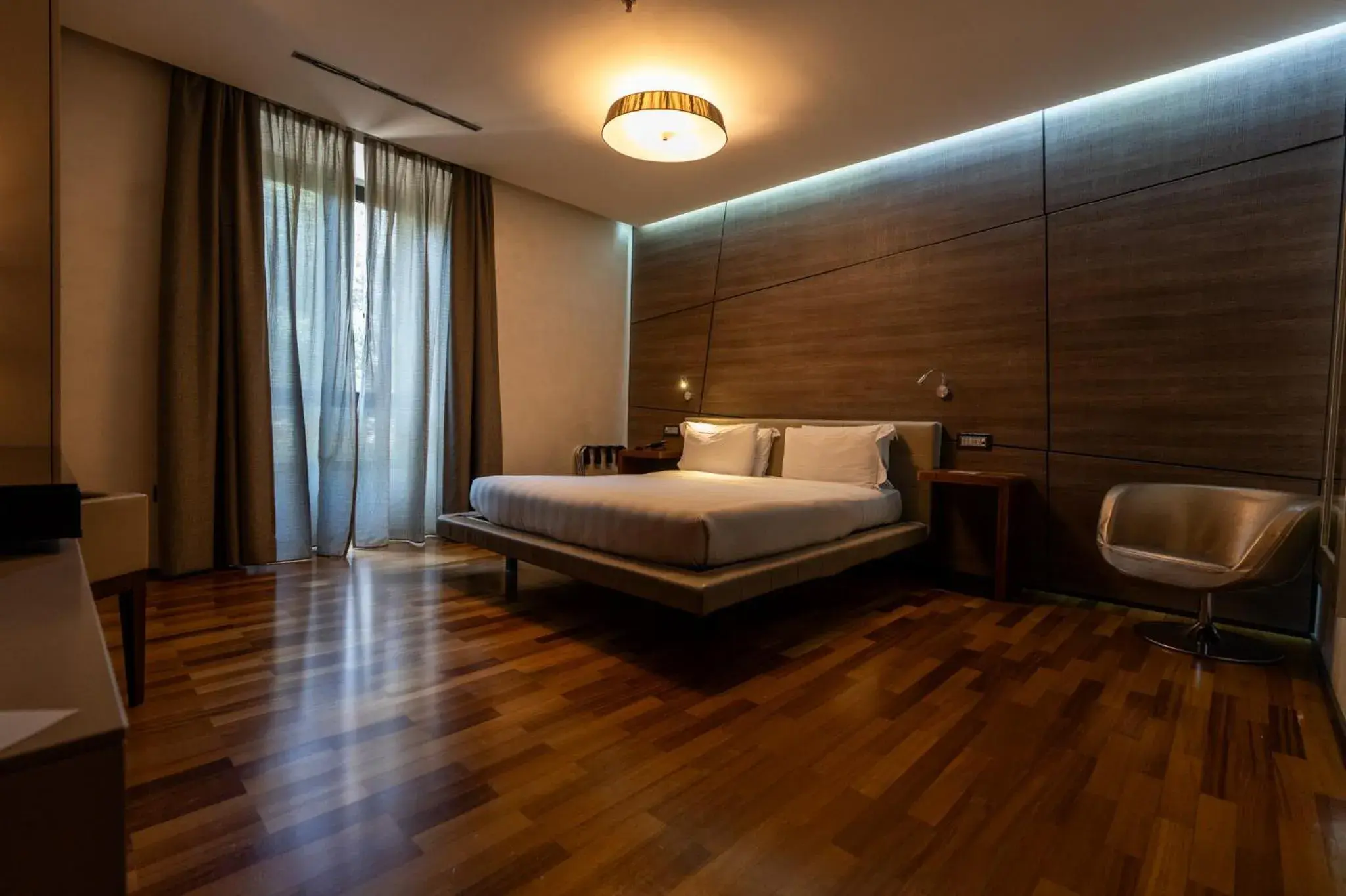 Superior Double Room in Divina Luxury Hotel Superior Double Room in Divina Luxury Hotel