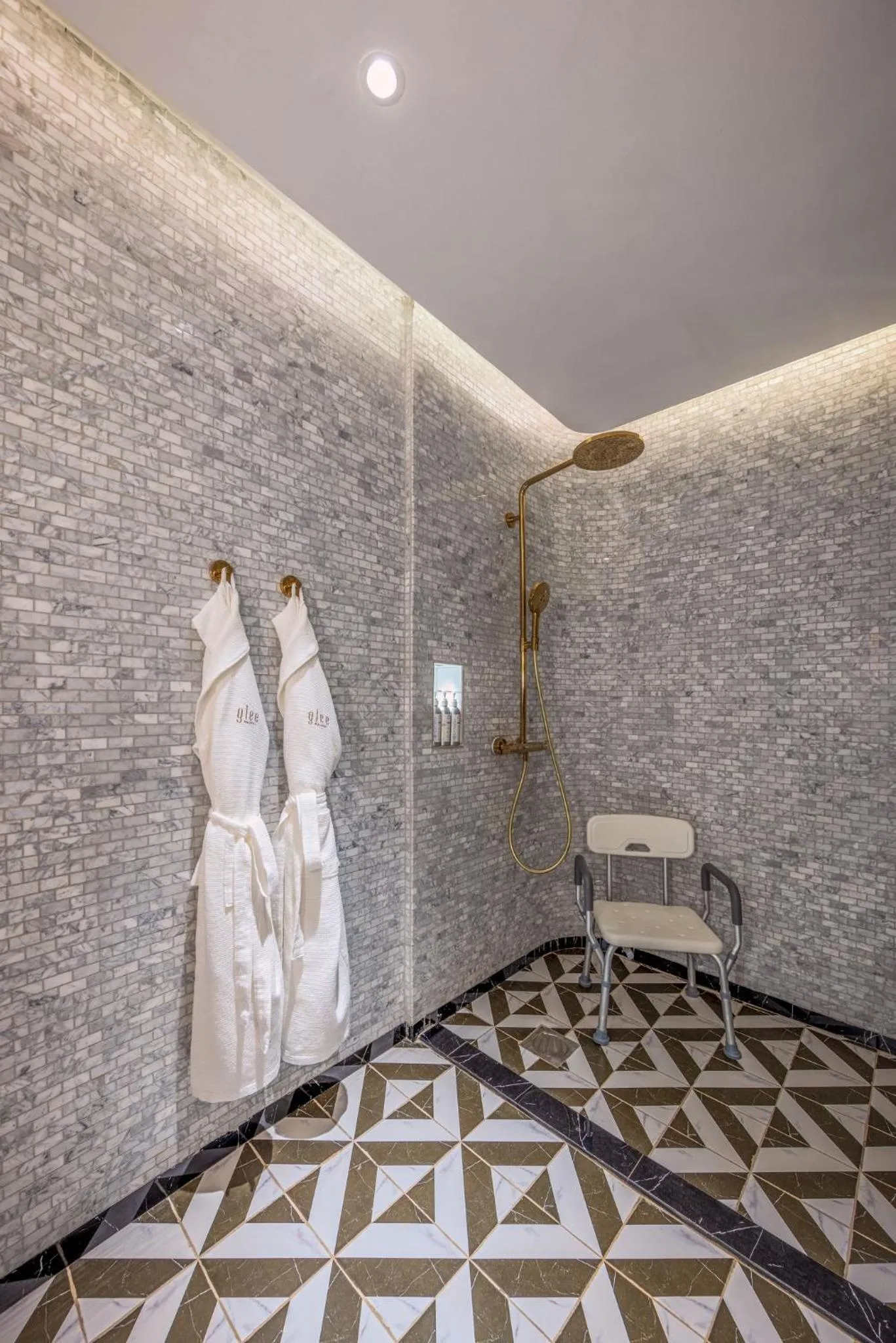 Bathroom, Bed in Glee Nairobi, a Preferred LVX Hotel