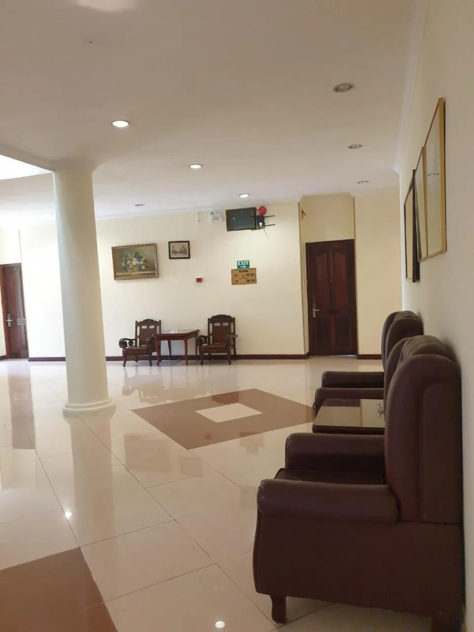 Communal lounge/ TV room in Ngọc Lan Hotel