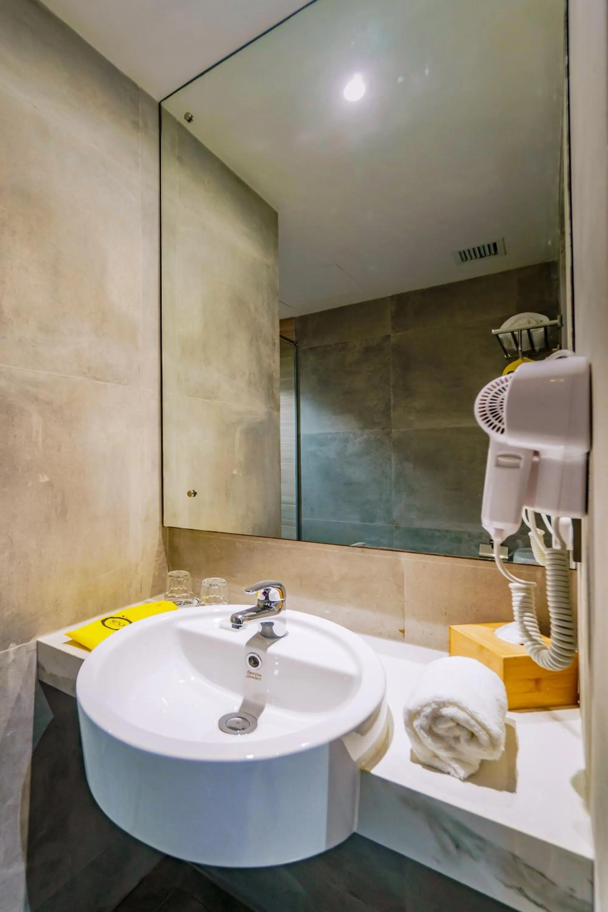 Shower in Yello Hotel Harbour Bay