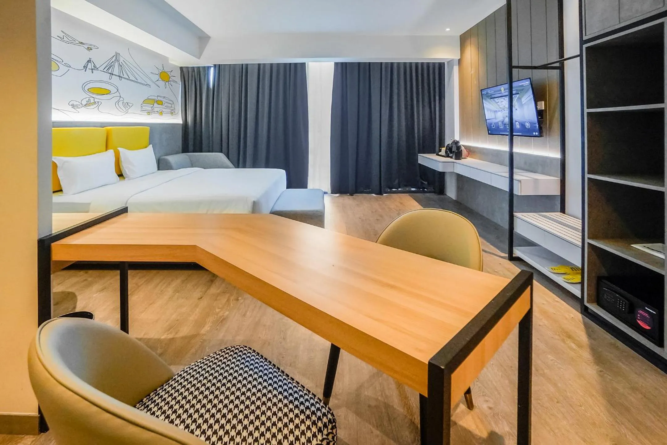 Bedroom, Bed in Yello Hotel Harbour Bay