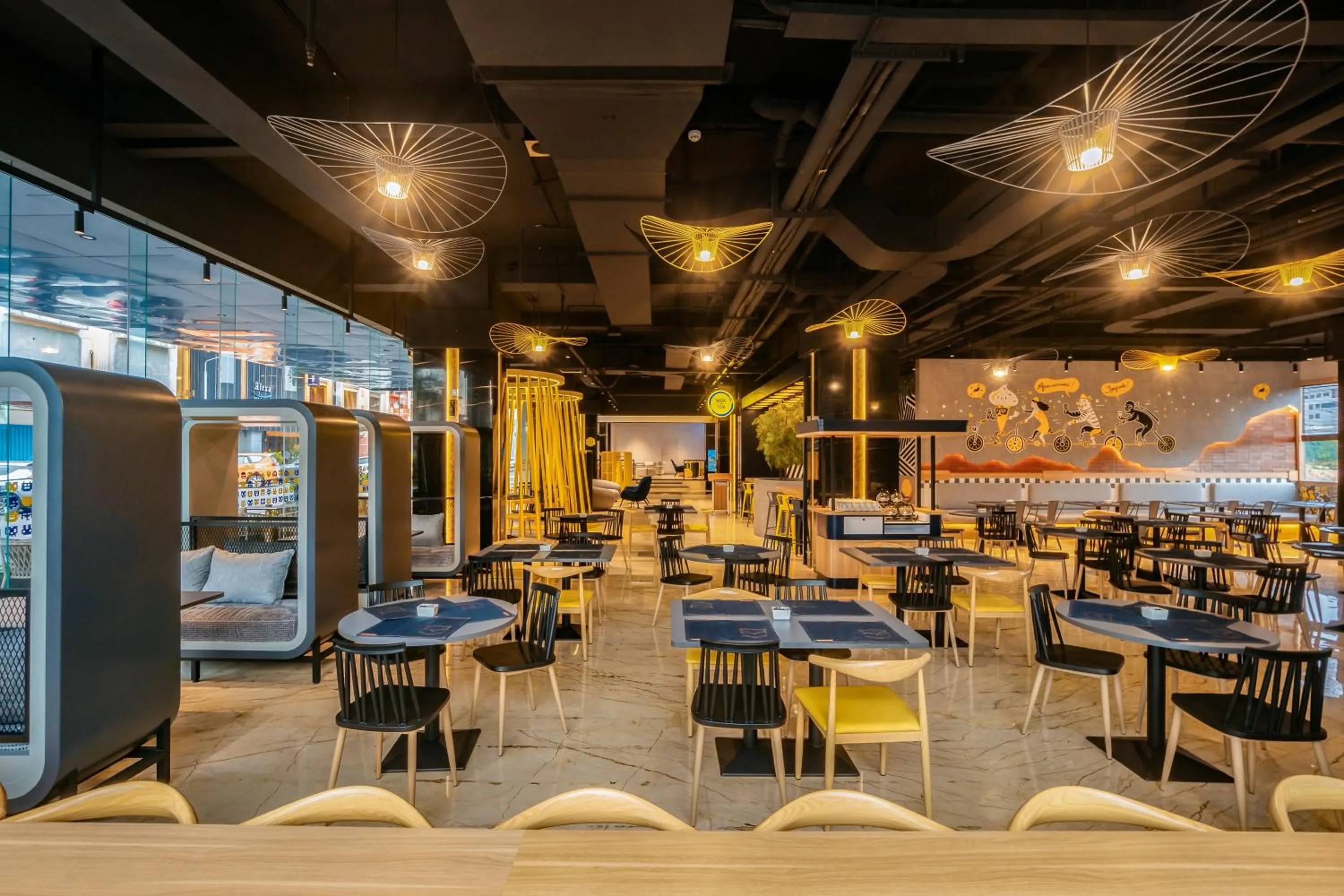 Restaurant/places to eat in Yello Hotel Harbour Bay