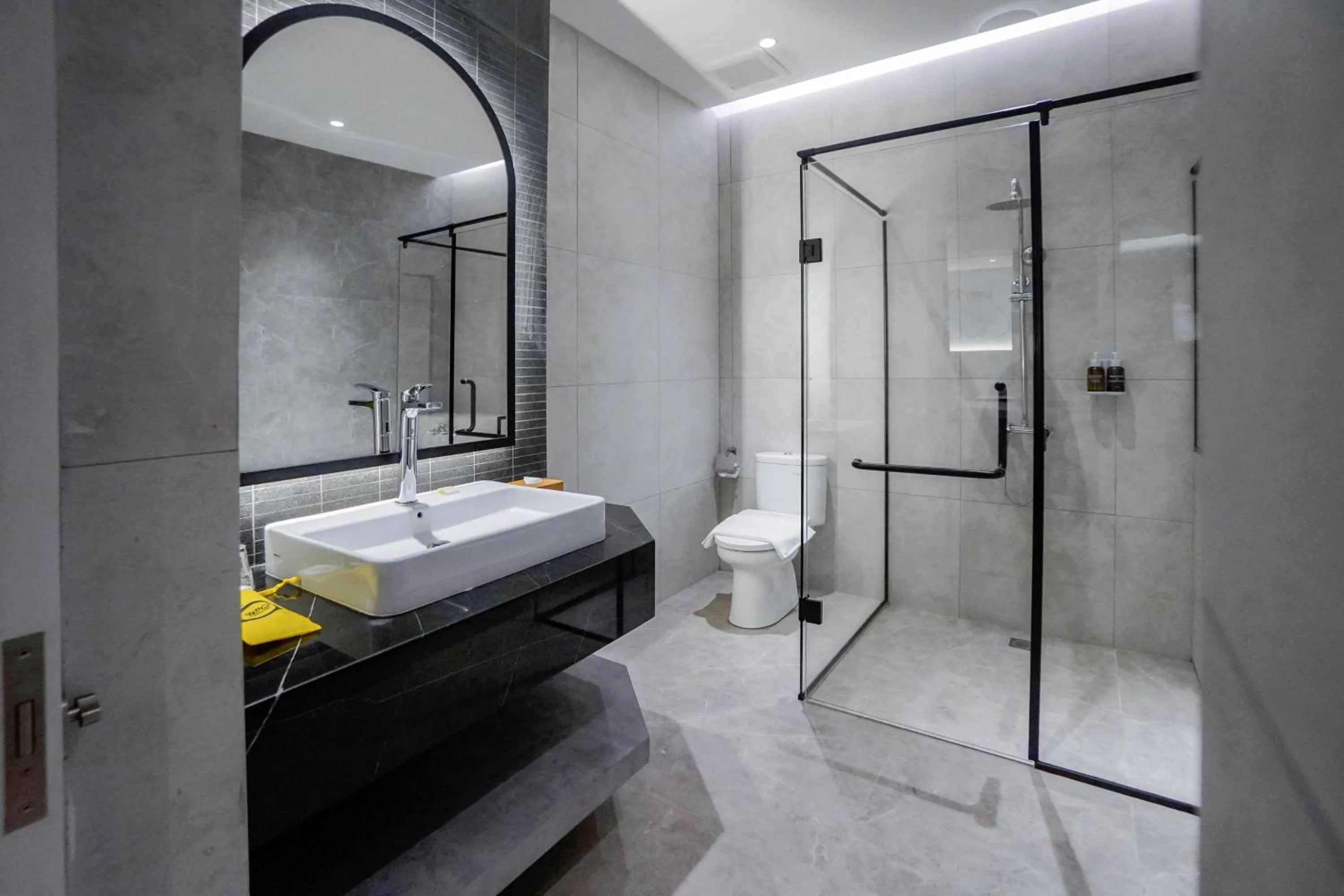 Bathroom in Yello Hotel Harbour Bay