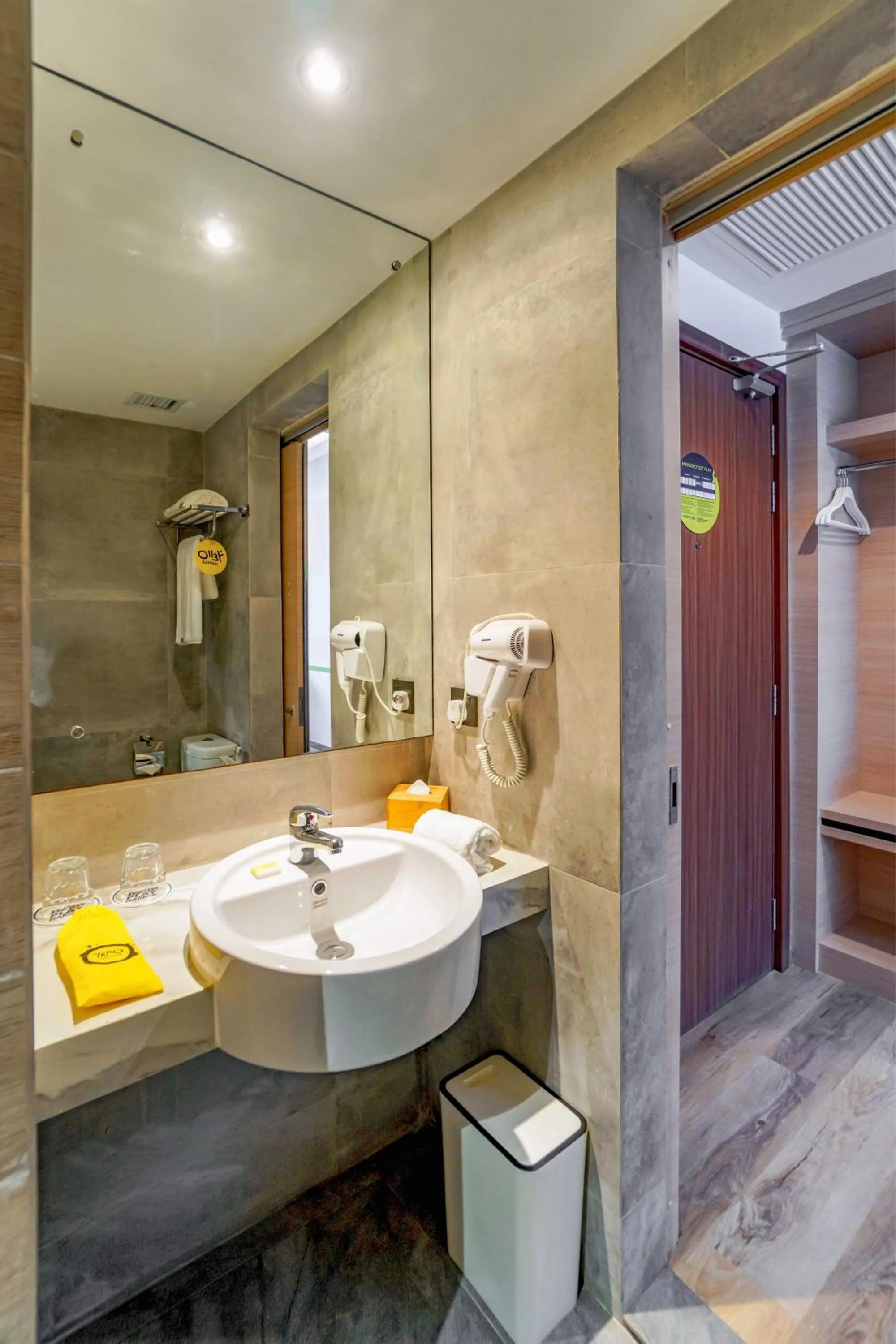 Shower in Yello Hotel Harbour Bay