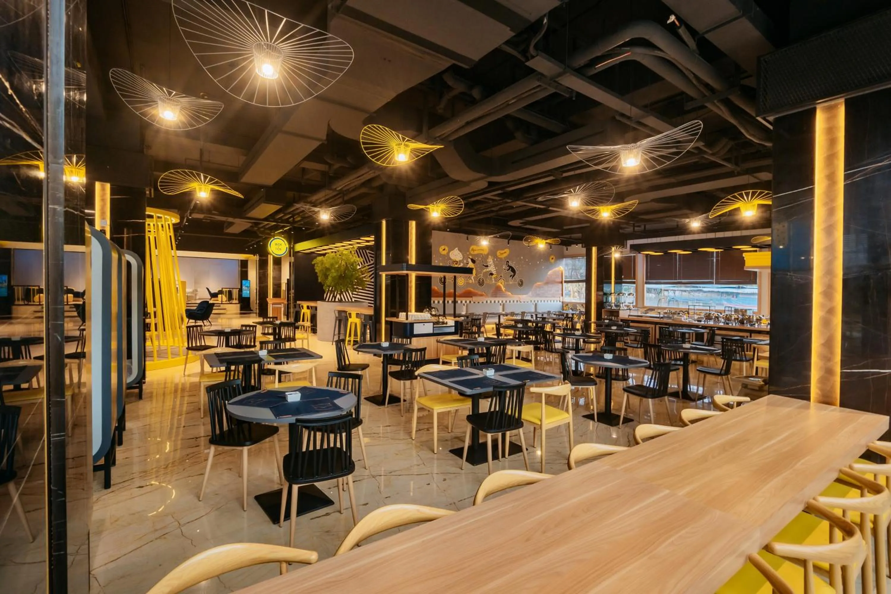 Restaurant/places to eat in Yello Hotel Harbour Bay