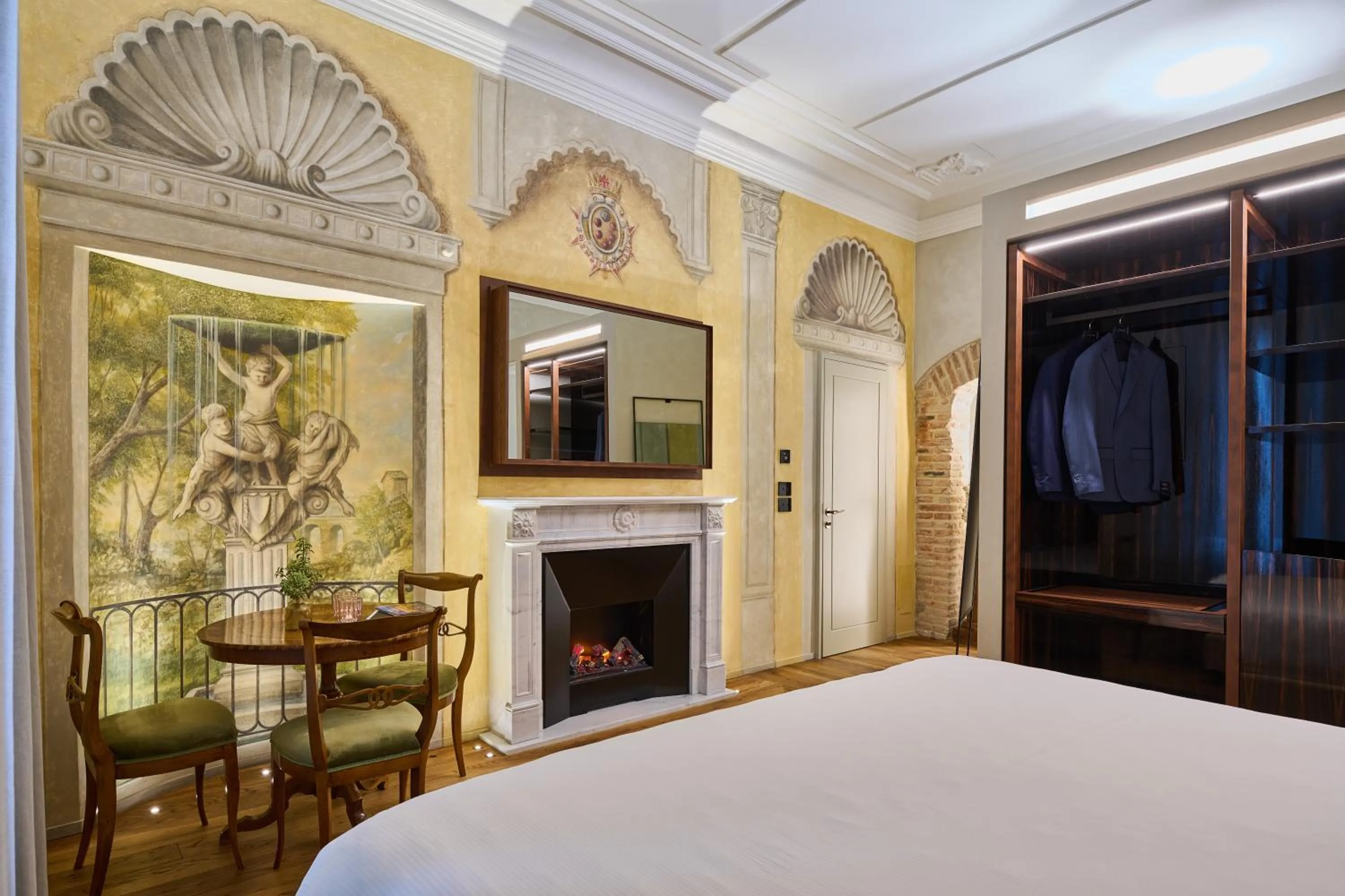 Bed in Duomo Luxury Florence