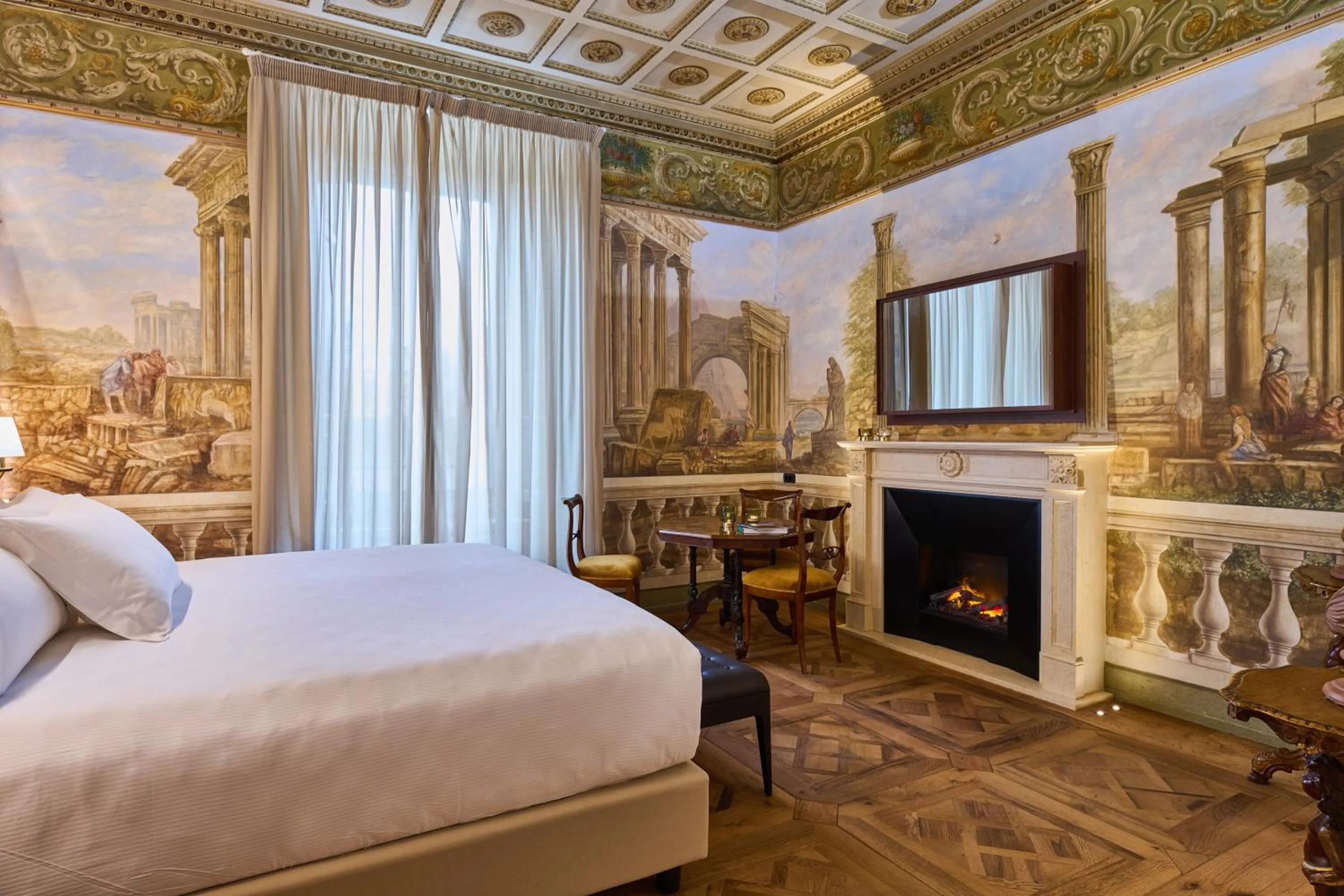 Bed in Duomo Luxury Florence