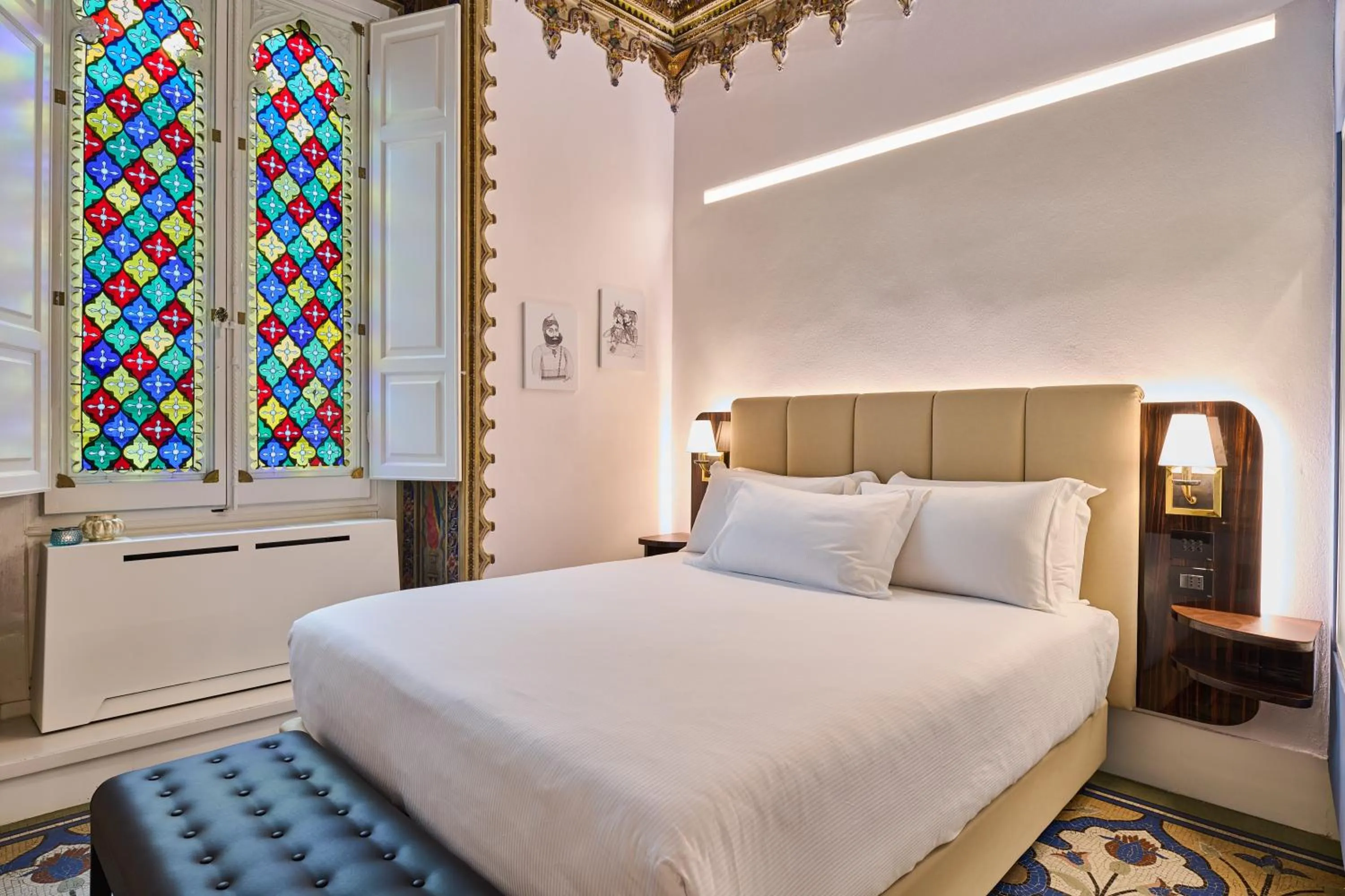 Bed in Duomo Luxury Florence