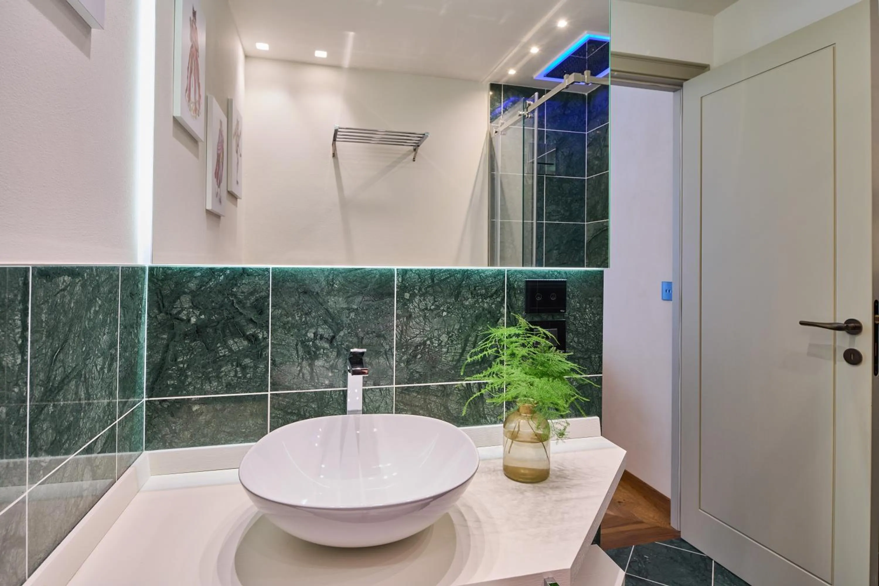 Shower in Duomo Luxury Florence