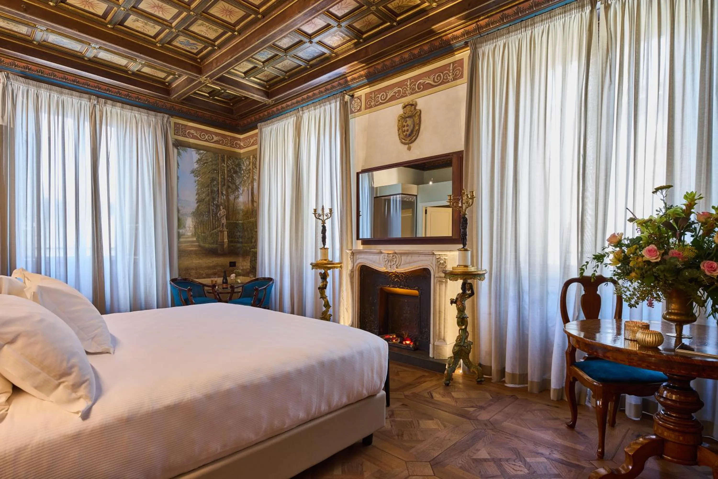 Bed in Duomo Luxury Florence