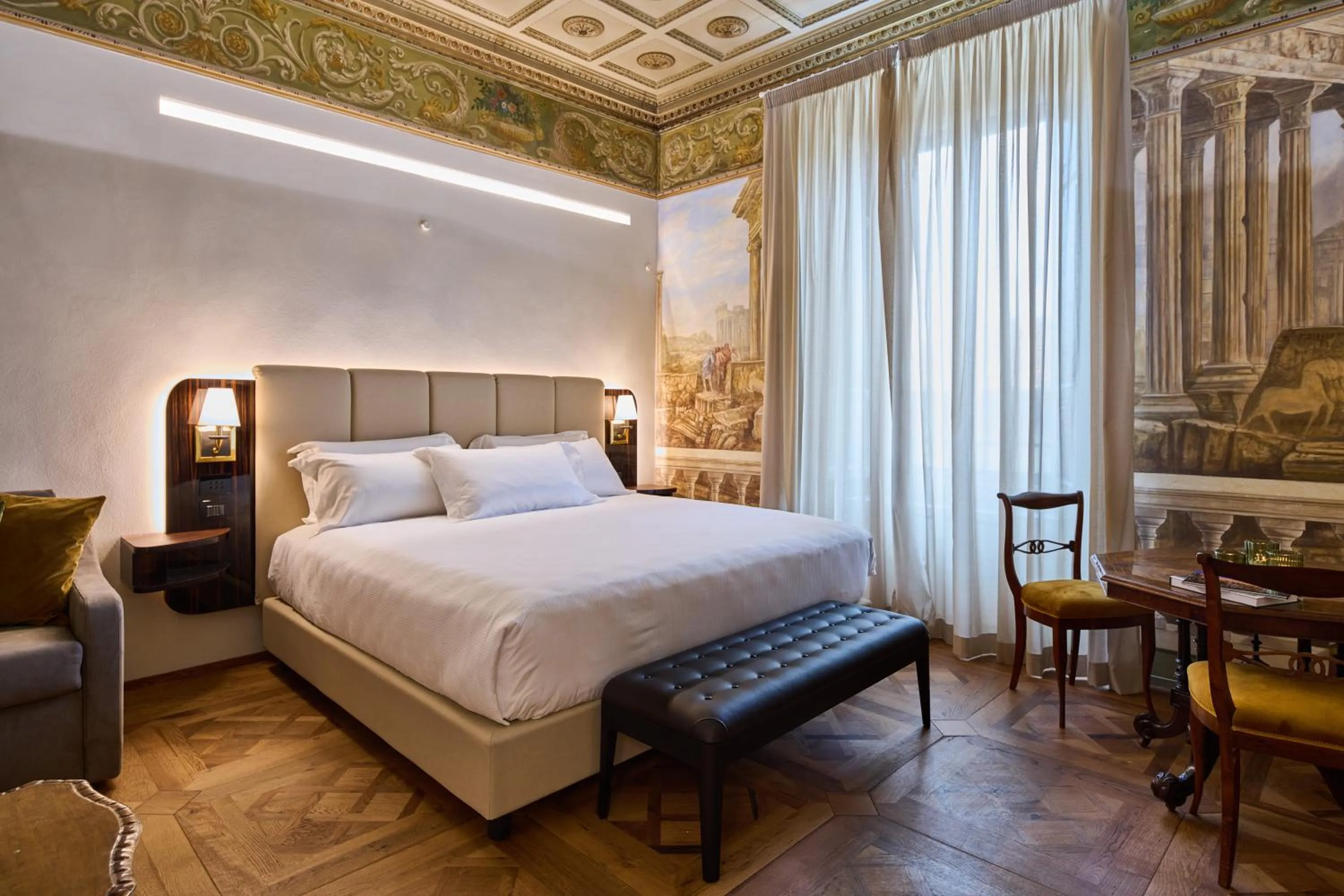 Bed in Duomo Luxury Florence