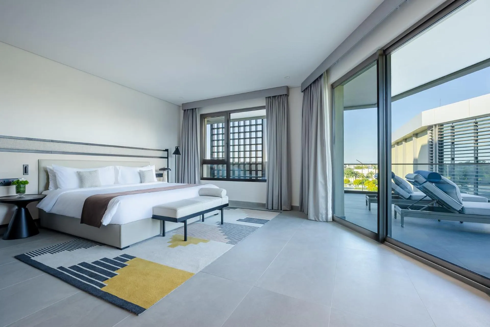 Bedroom, Bed in Fraser Suites Al Liwan