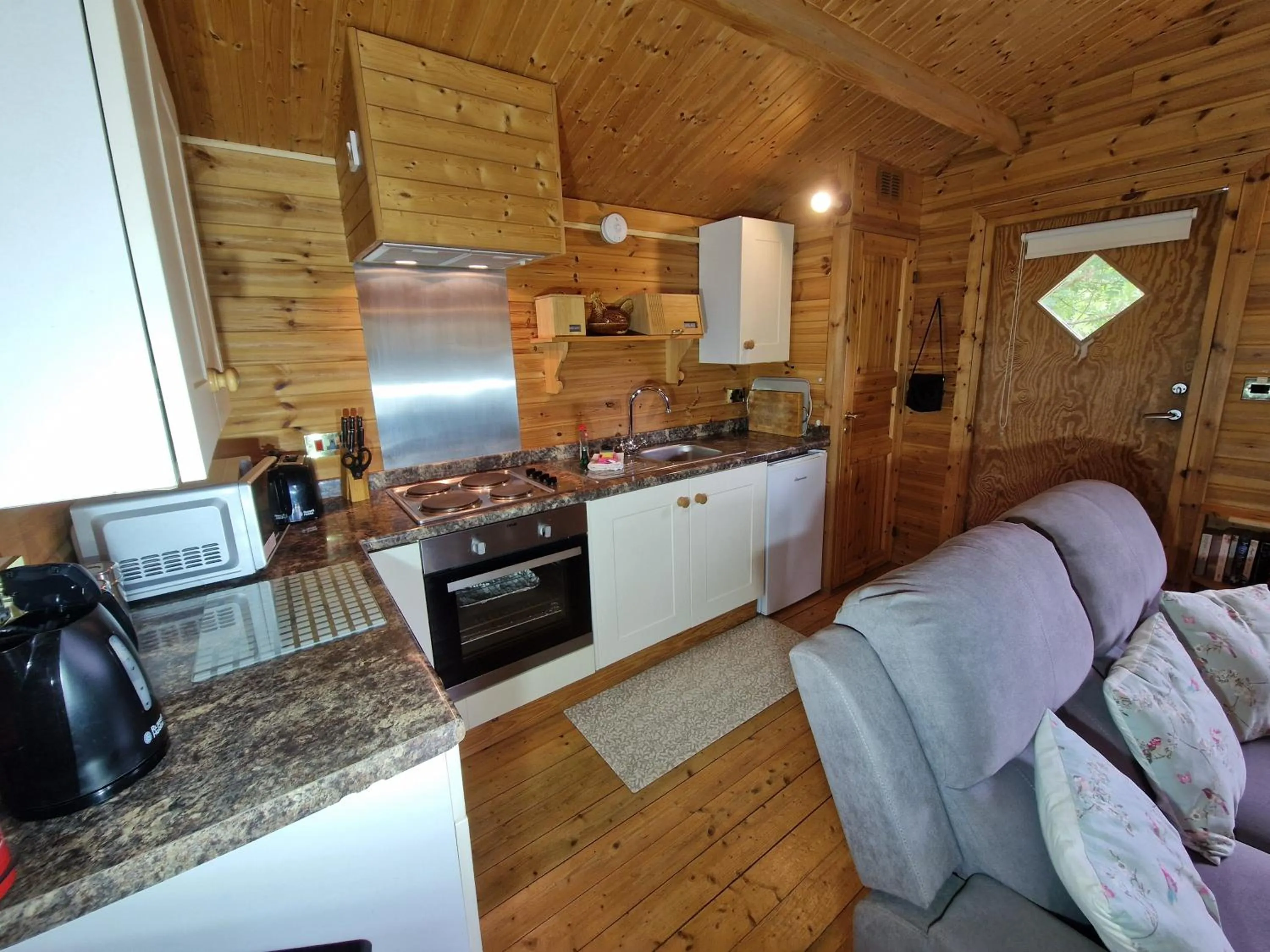 Kitchen or kitchenette in Polgwedhen Lodge