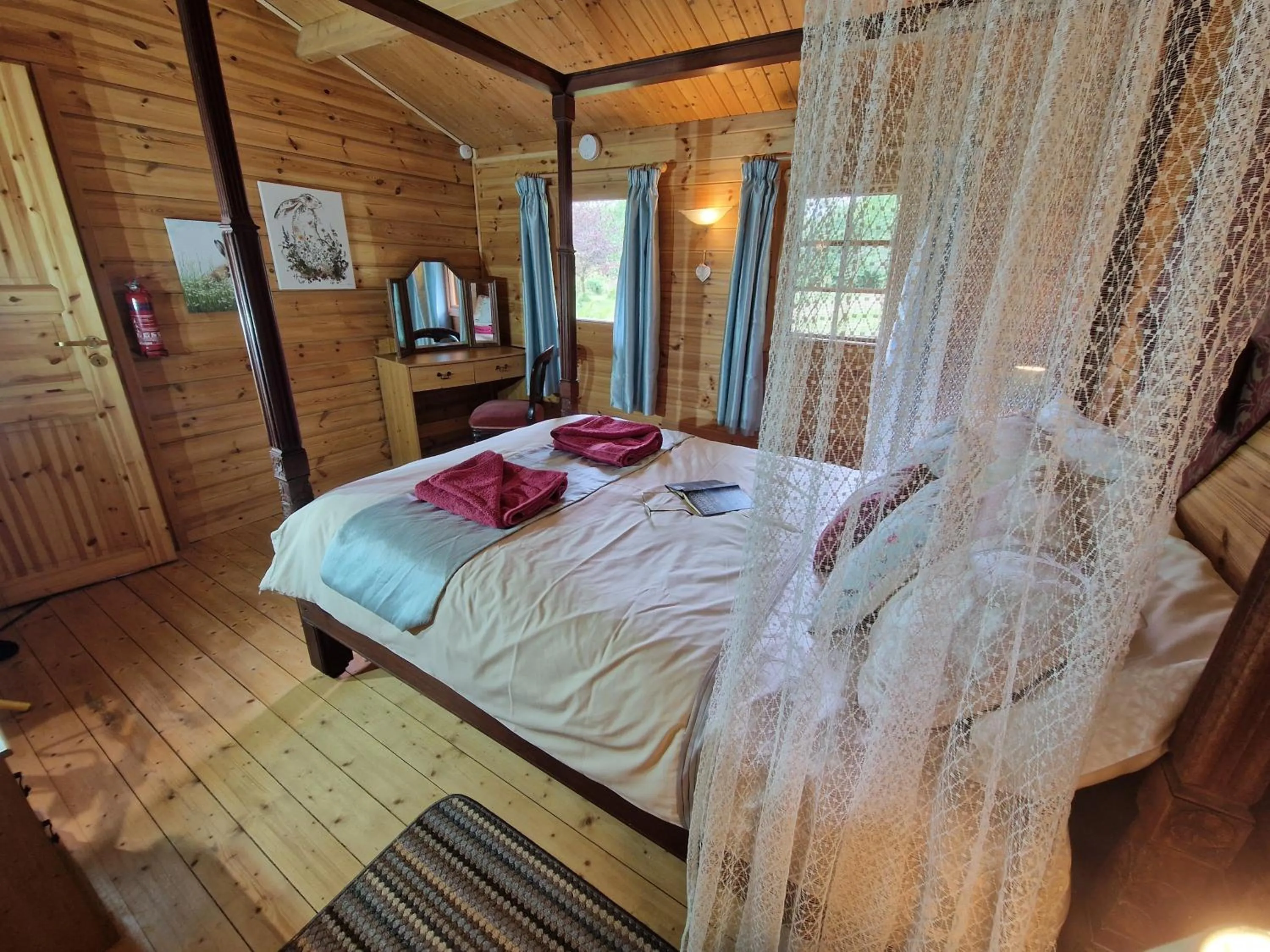 Bedroom, Bed in Polgwedhen Lodge