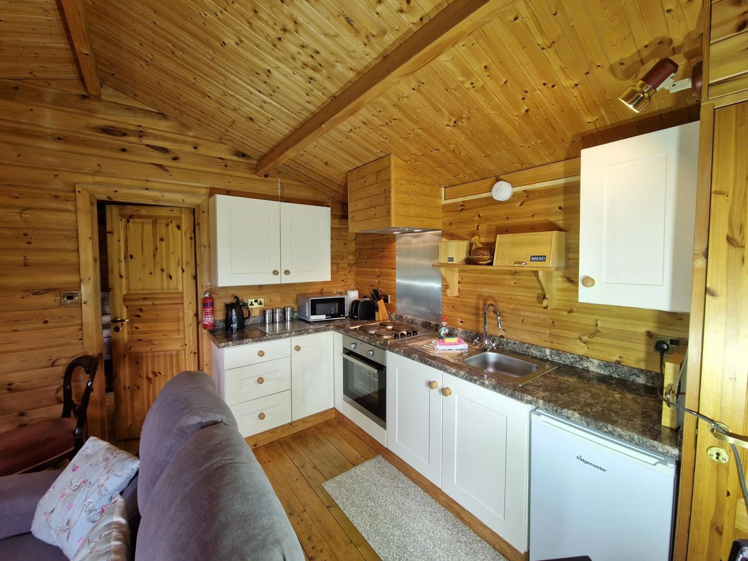 Kitchen or kitchenette in Polgwedhen Lodge