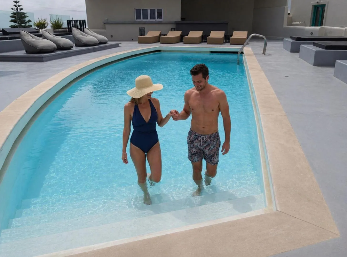 Swimming pool in Abrazo Villas